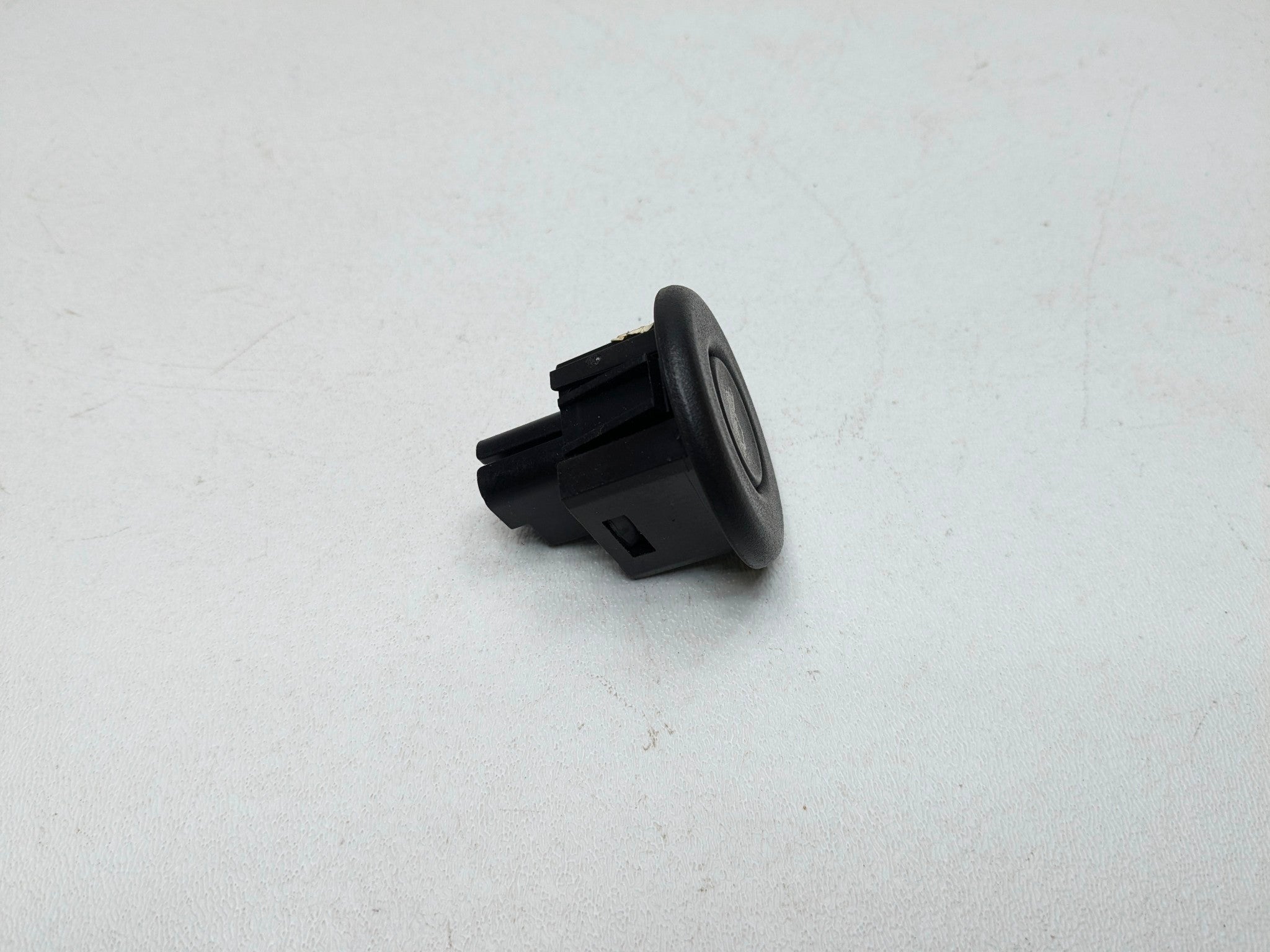 2005 - 2007 OEM CADILLAC CTS FRONT LEFT DRIVER SIDE TRUNK CONTROL SWITCH