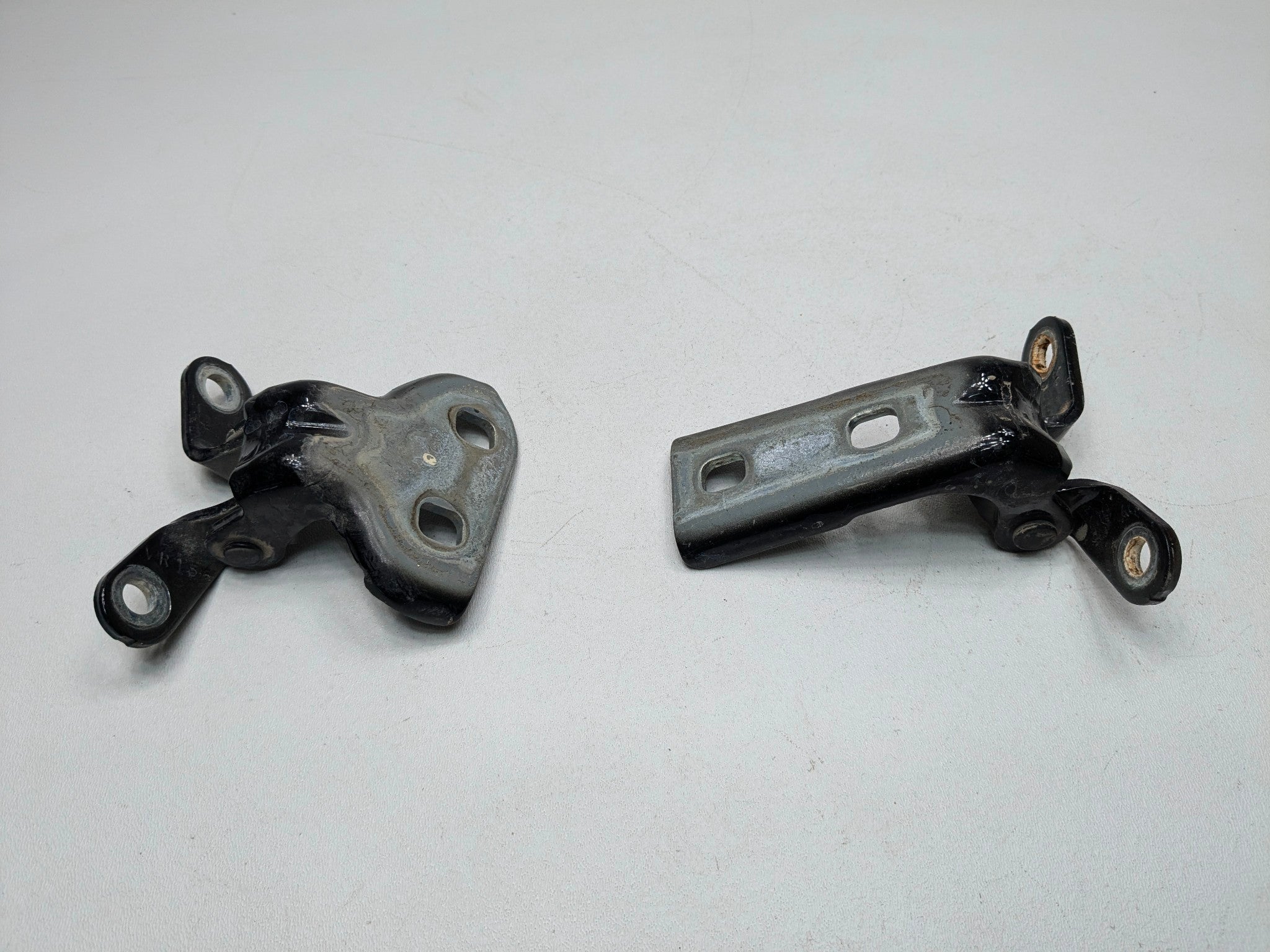 2005 - 2007 OEM CADILLAC CTS REAR RIGHT PASSENGER SIDE DOOR HINGE PAIR