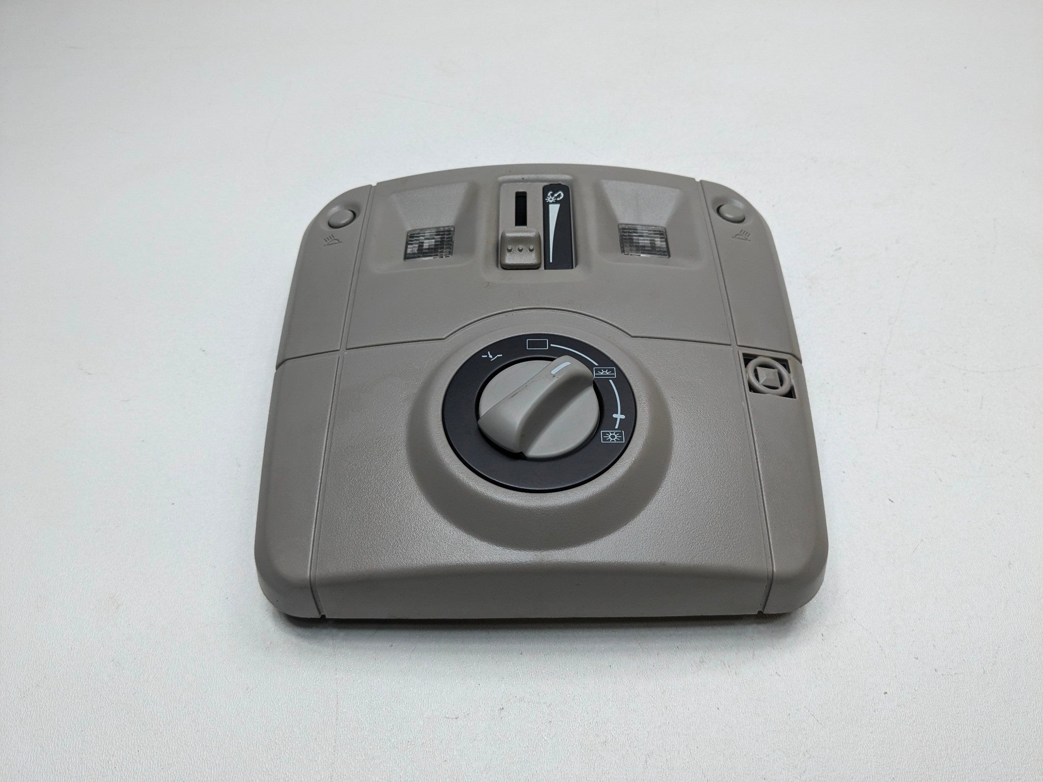 2005 - 2007 OEM CADILLAC CTS FRONT OVERHEAD CONSOLE DOME LIGHT SWITCH ASSEMBLY