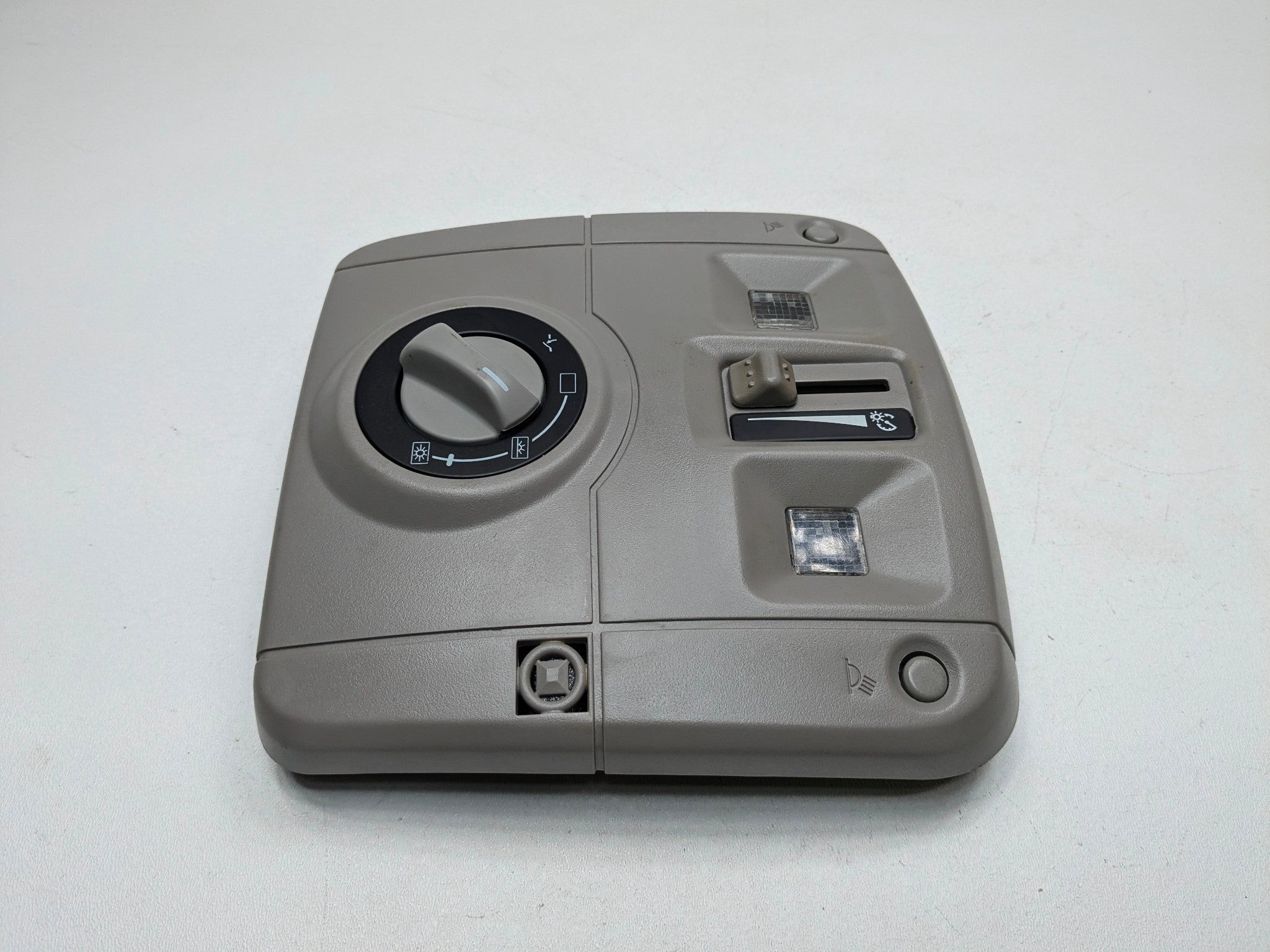 2005 - 2007 OEM CADILLAC CTS FRONT OVERHEAD CONSOLE DOME LIGHT SWITCH ASSEMBLY