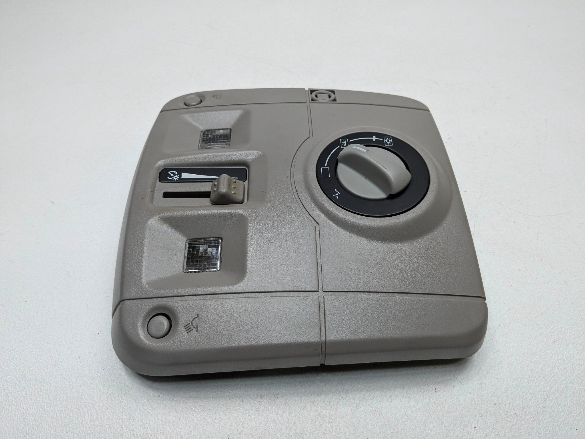 2005 - 2007 OEM CADILLAC CTS FRONT OVERHEAD CONSOLE DOME LIGHT SWITCH ASSEMBLY
