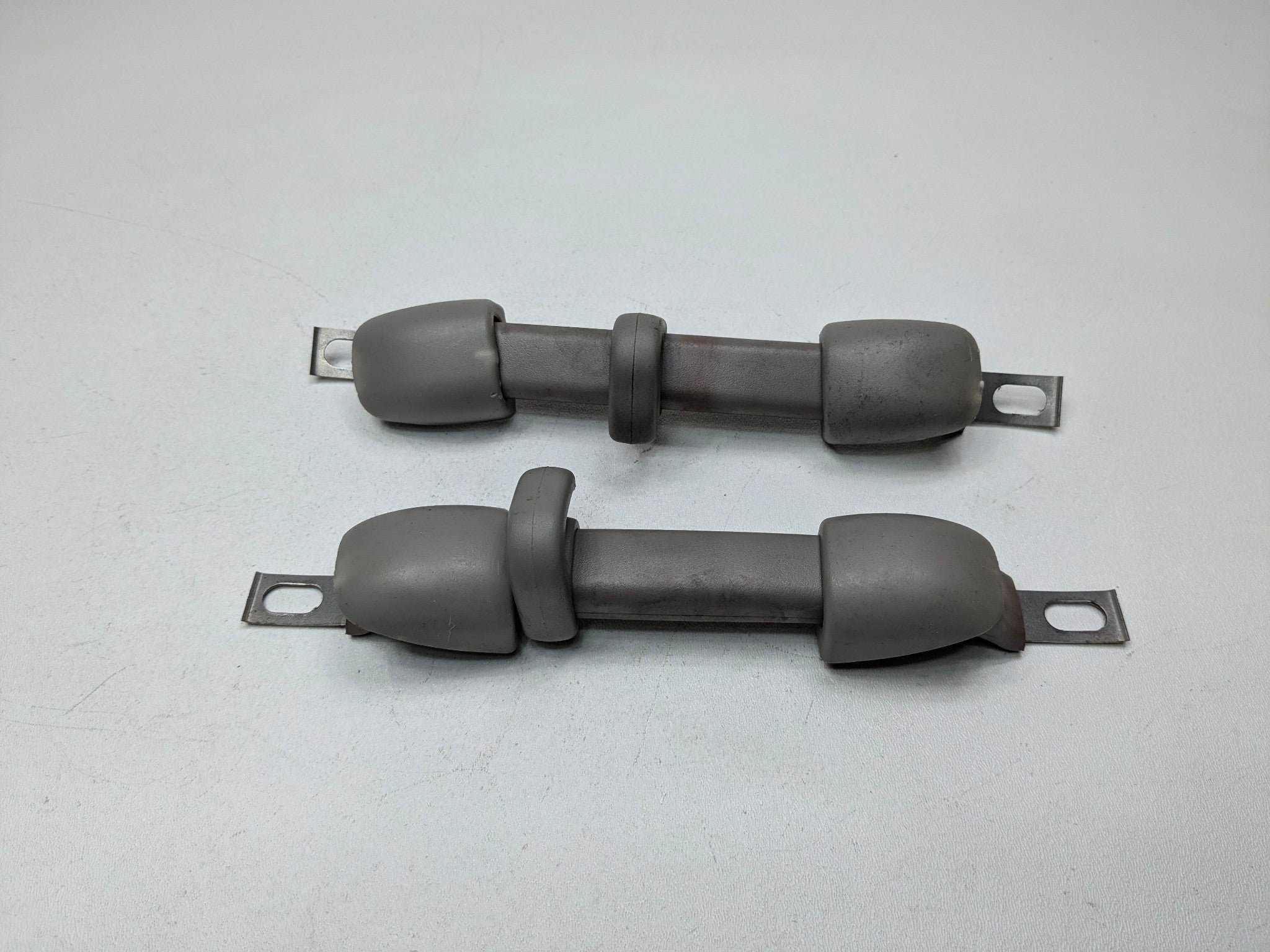 2005 - 2007 OEM CADILLAC CTS INTERIOR OVERHEAD GRAB HANDLE PAIR GRAY