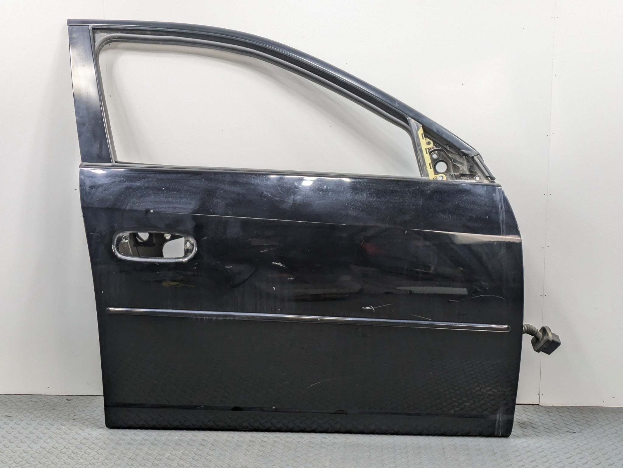 2005 - 2007 OEM CADILLAC CTS FRONT RIGHT PASSENGER SIDE DOOR SHELL PANEL BLACK