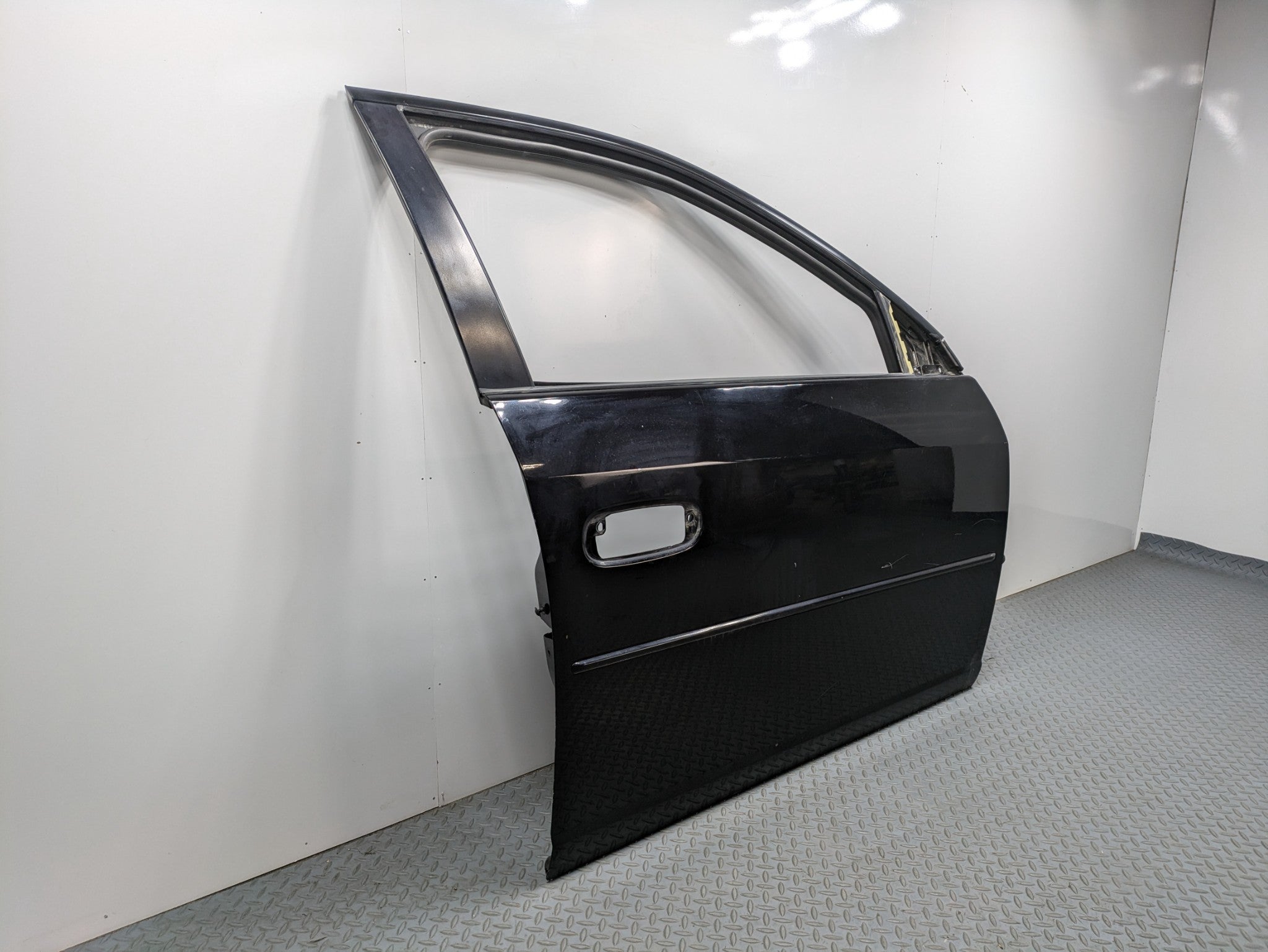 2005 - 2007 OEM CADILLAC CTS FRONT RIGHT PASSENGER SIDE DOOR SHELL PANEL BLACK