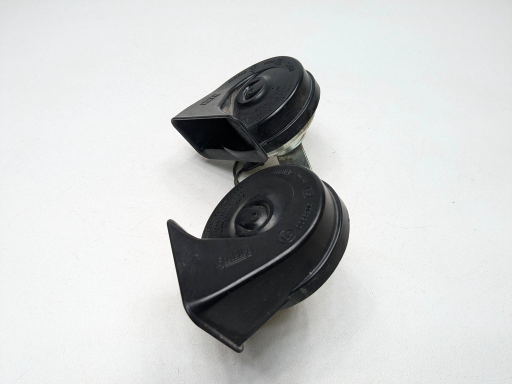2005 - 2007 OEM CADILLAC CTS HIGH AND LOW NOTE TONE HORN PAIR BLACK