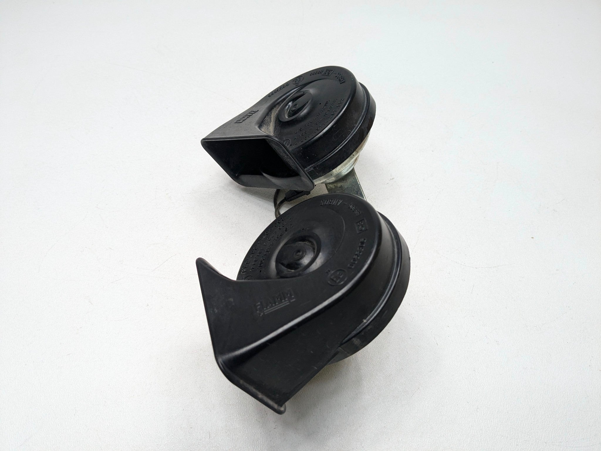 2005 - 2007 OEM CADILLAC CTS HIGH AND LOW NOTE TONE HORN PAIR BLACK