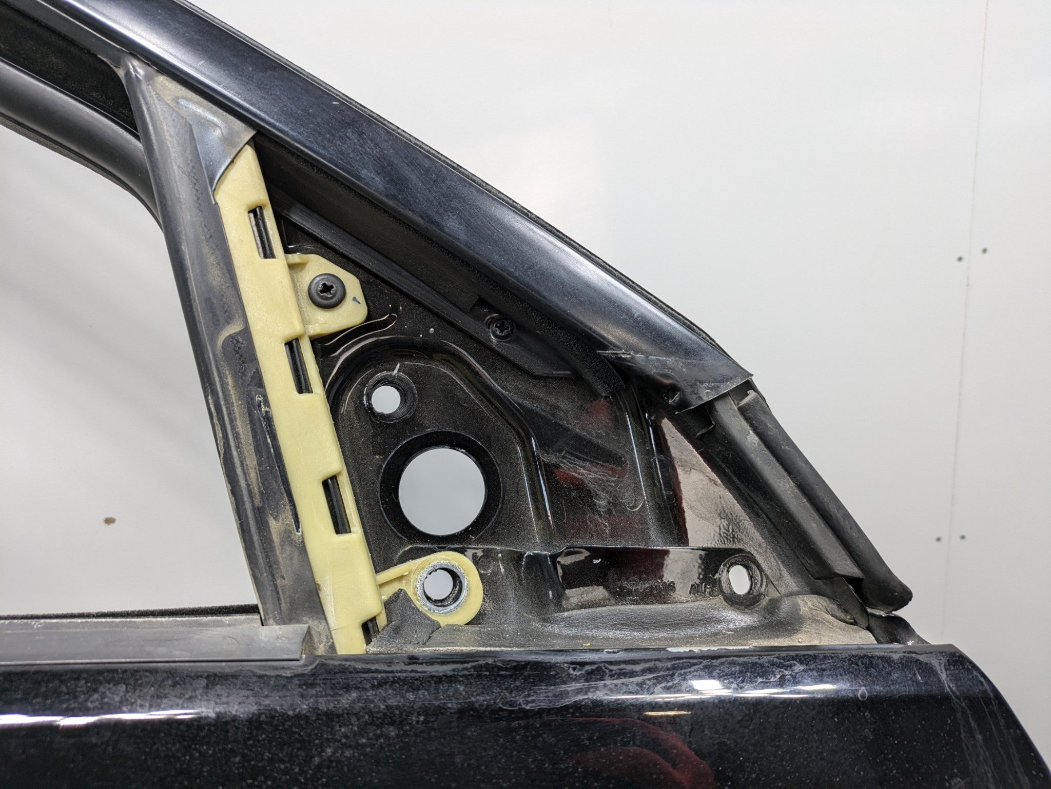 2005 - 2007 OEM CADILLAC CTS FRONT RIGHT PASSENGER SIDE DOOR SHELL PANEL BLACK