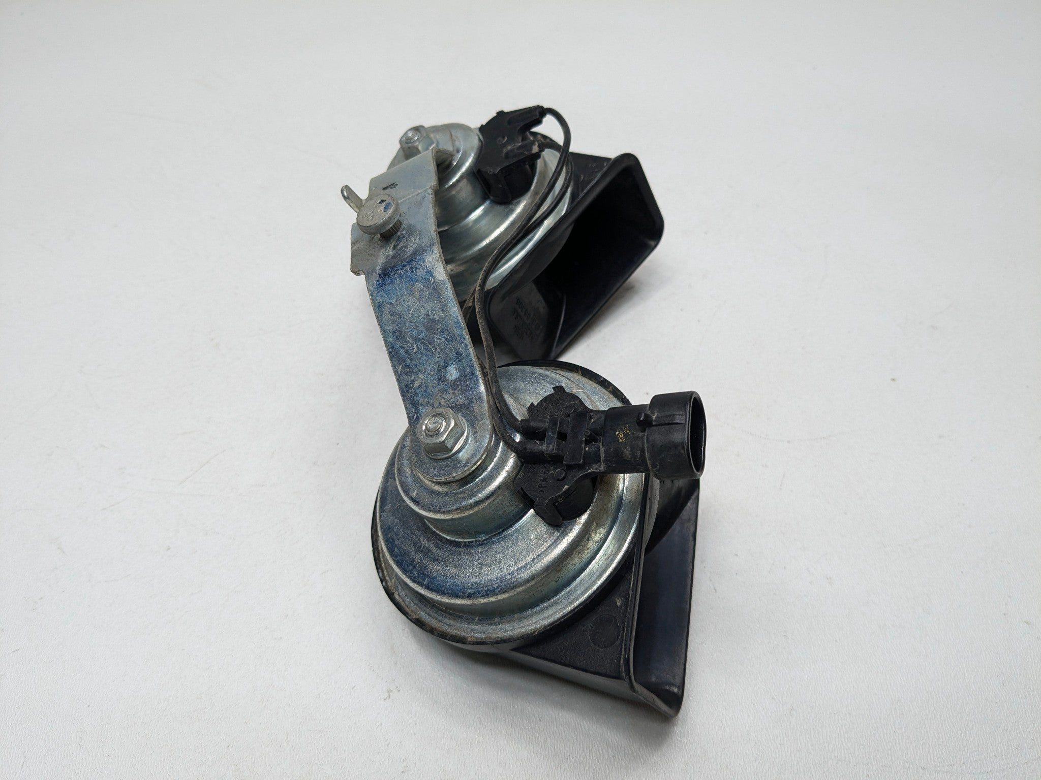 2005 - 2007 OEM CADILLAC CTS HIGH AND LOW NOTE TONE HORN PAIR BLACK