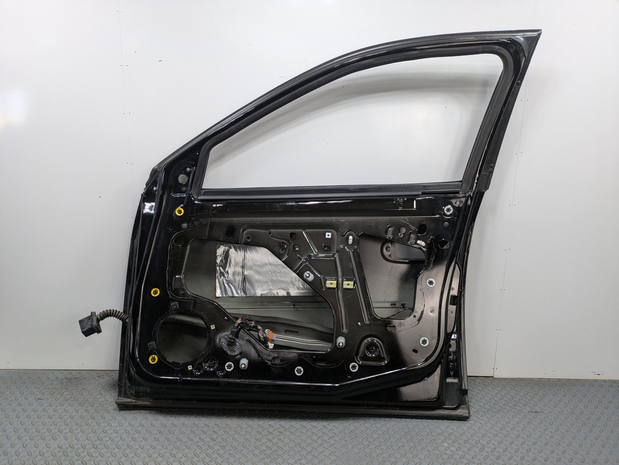 2005 - 2007 OEM CADILLAC CTS FRONT RIGHT PASSENGER SIDE DOOR SHELL PANEL BLACK