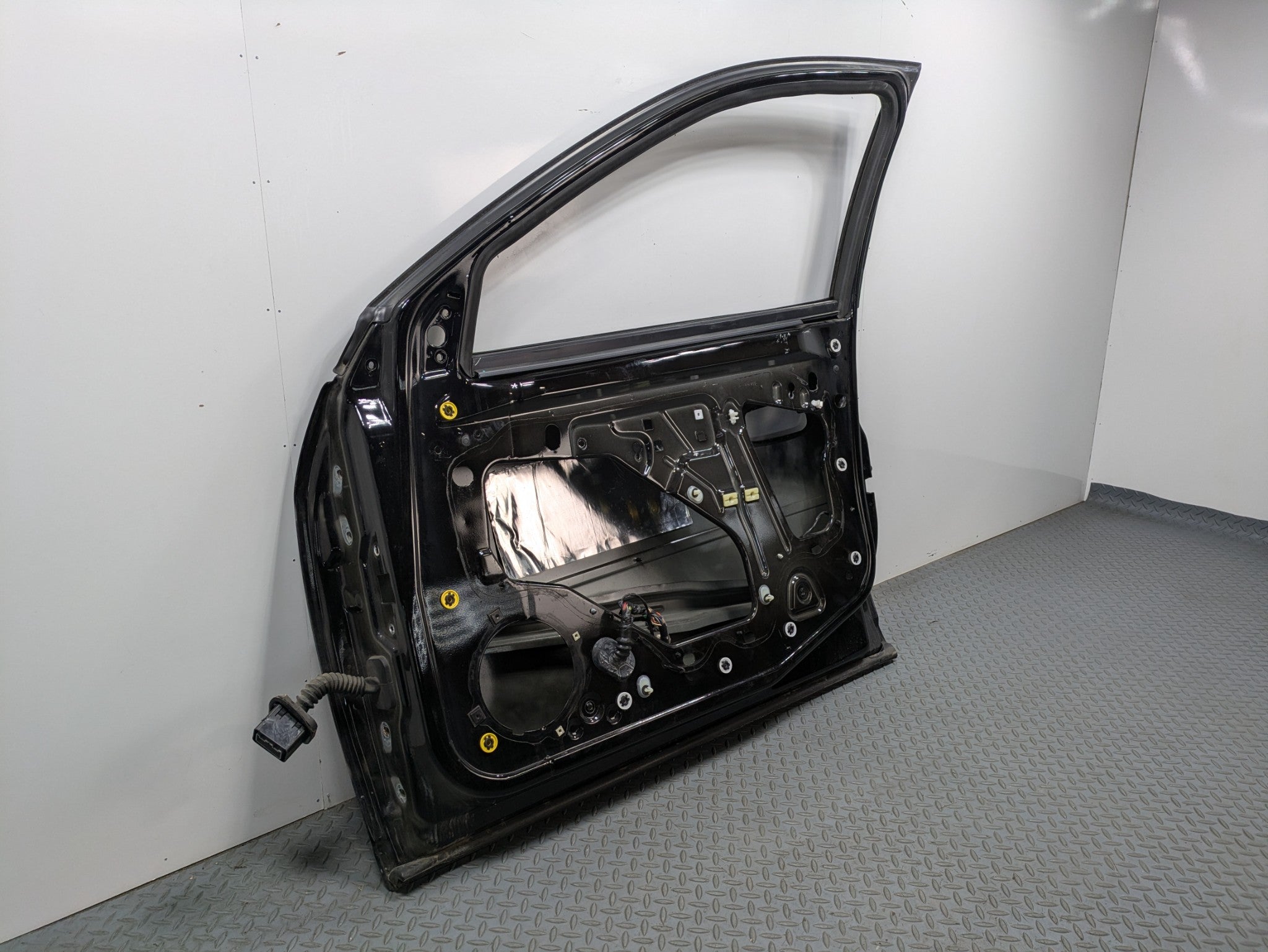 2005 - 2007 OEM CADILLAC CTS FRONT RIGHT PASSENGER SIDE DOOR SHELL PANEL BLACK