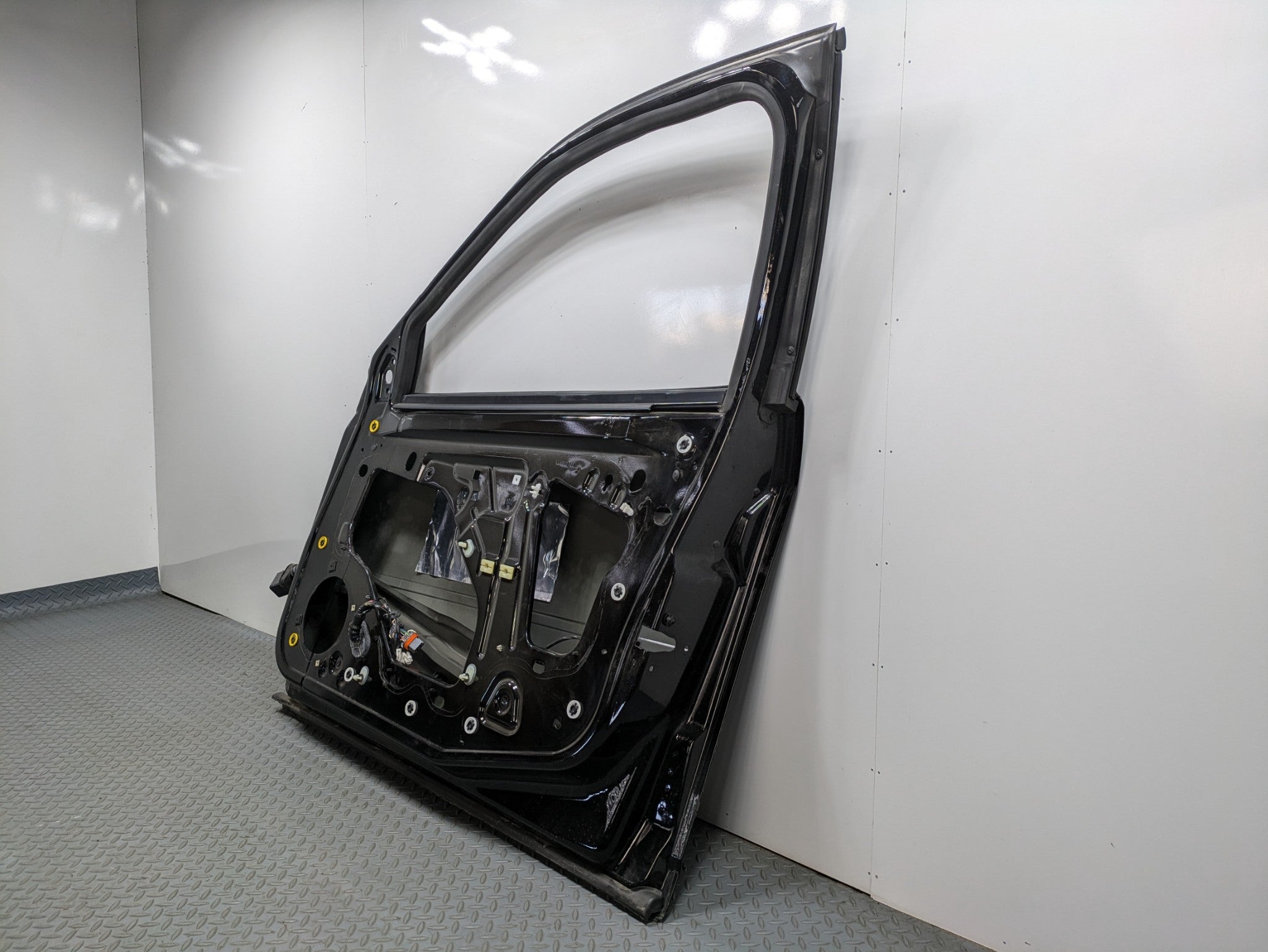 2005 - 2007 OEM CADILLAC CTS FRONT RIGHT PASSENGER SIDE DOOR SHELL PANEL BLACK
