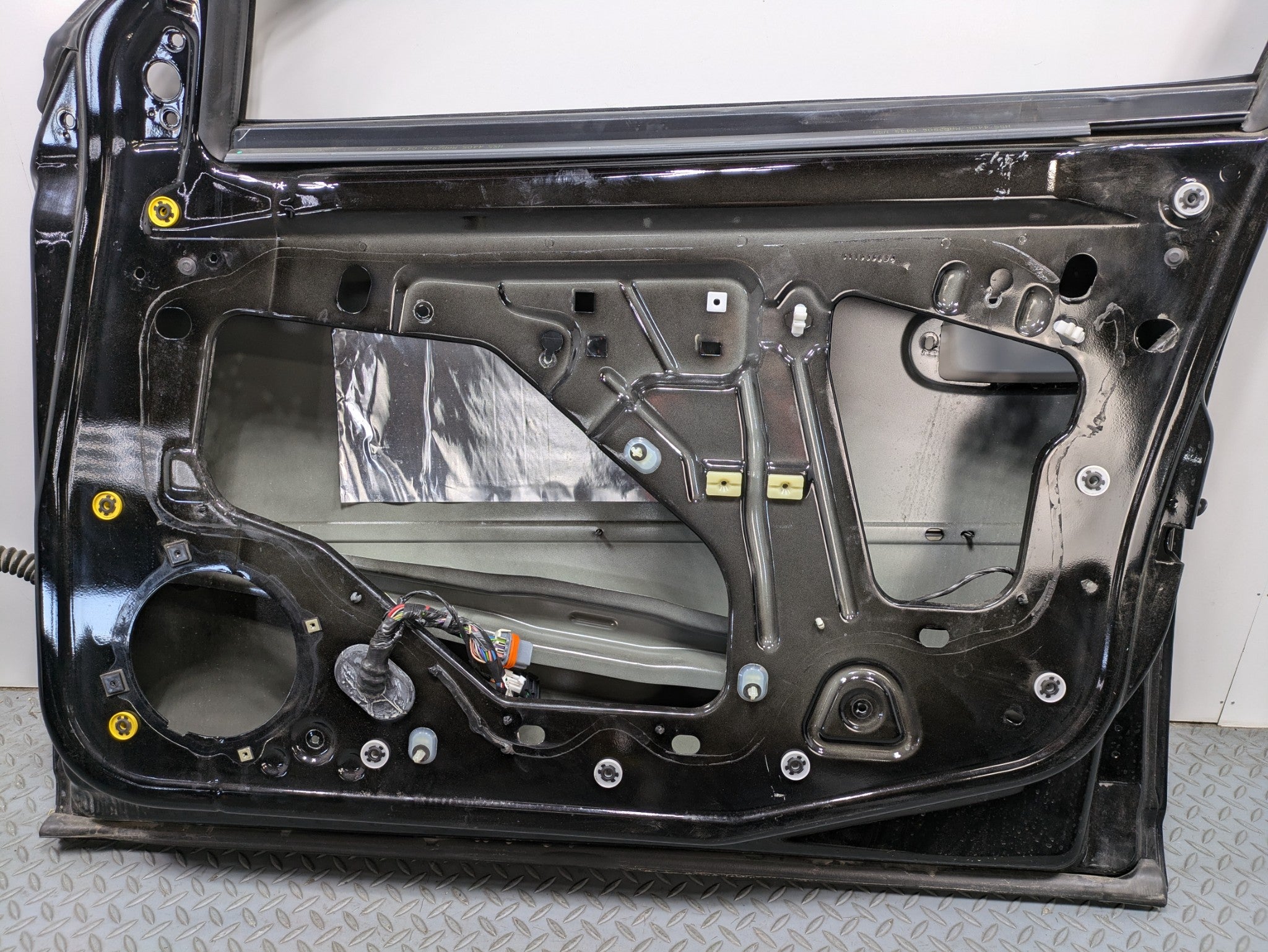 2005 - 2007 OEM CADILLAC CTS FRONT RIGHT PASSENGER SIDE DOOR SHELL PANEL BLACK