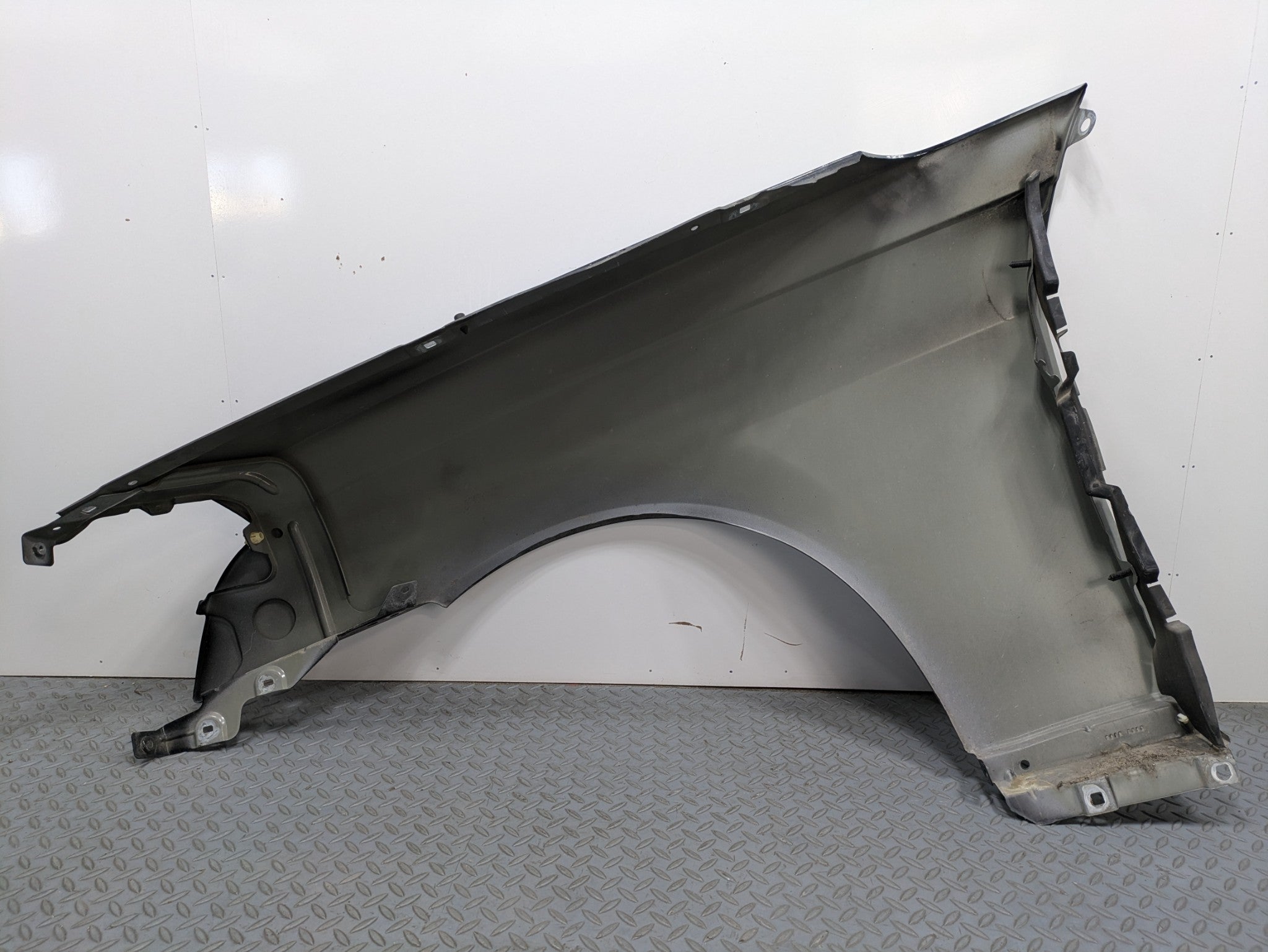 2005 - 2007 OEM CADILLAC CTS RIGHT PASSENGER SIDE FENDER COVER PANEL BLACK