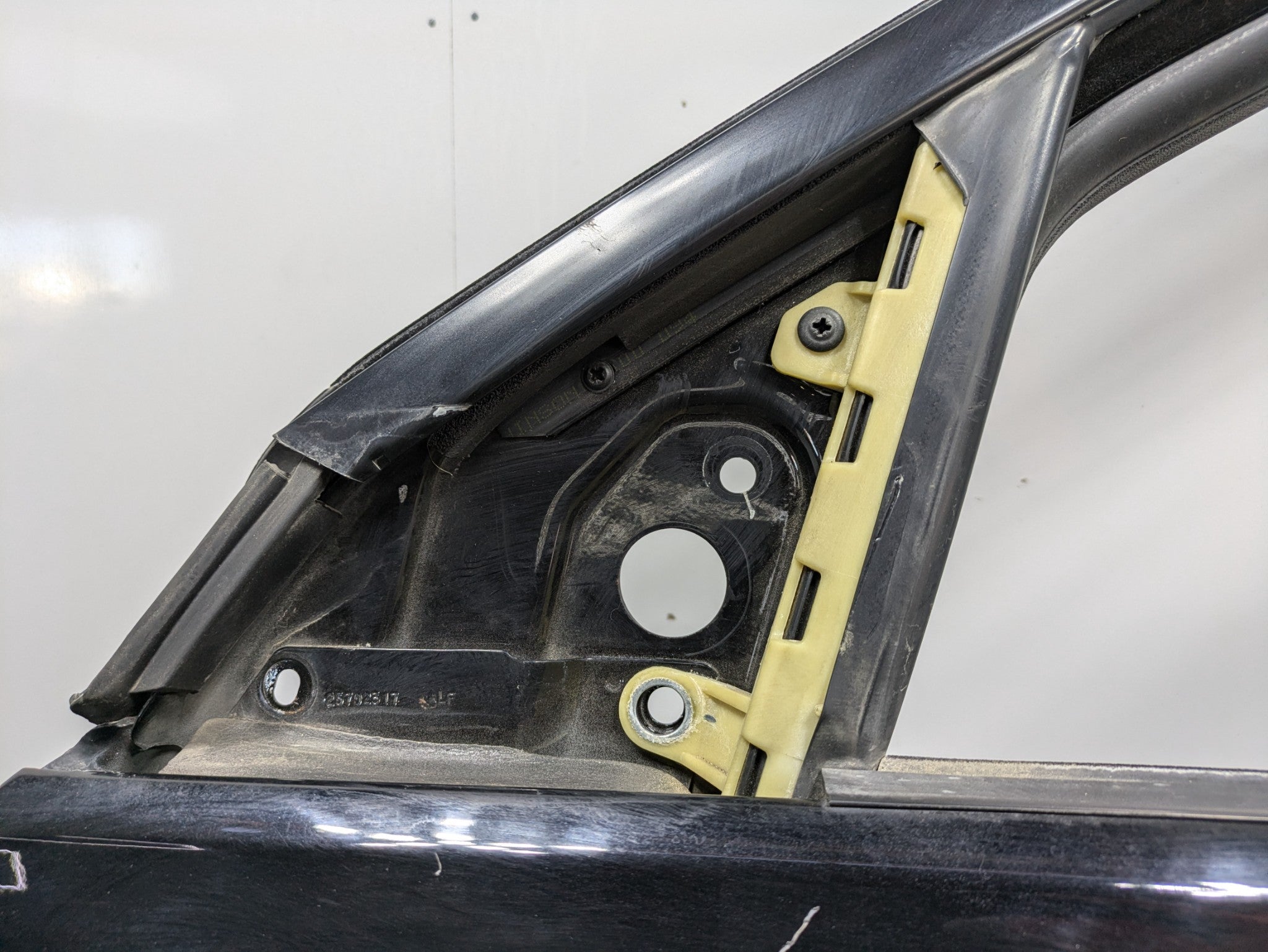 2005 - 2007 OEM CADILLAC CTS FRONT LEFT DRIVER SIDE DOOR SHELL PANEL BLACK