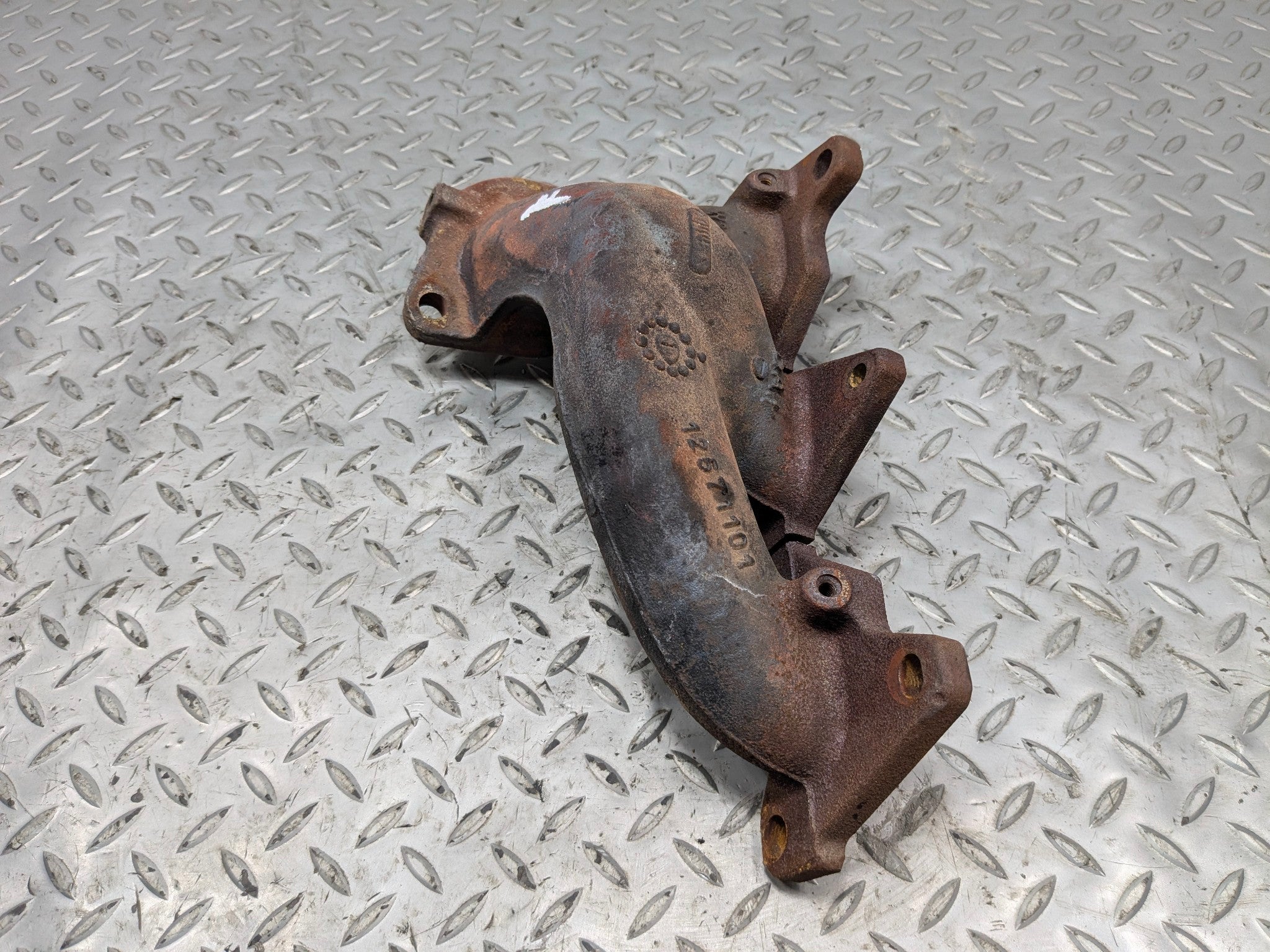 2005 - 2007 OEM CADILLAC CTS 2.8L RIGHT PASSENGER SIDE EXHAUST MANIFOLD