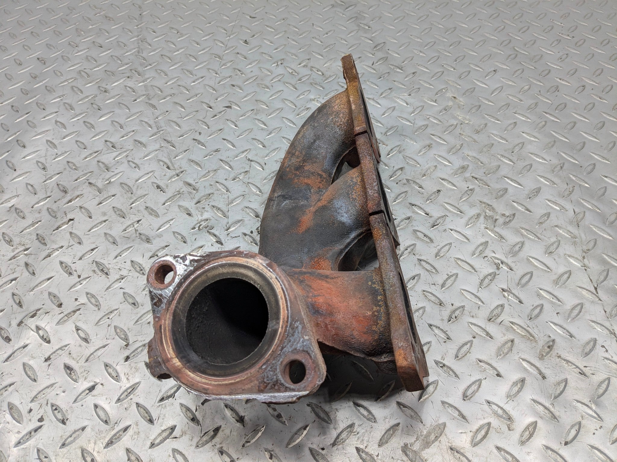 2005 - 2007 OEM CADILLAC CTS 2.8L RIGHT PASSENGER SIDE EXHAUST MANIFOLD