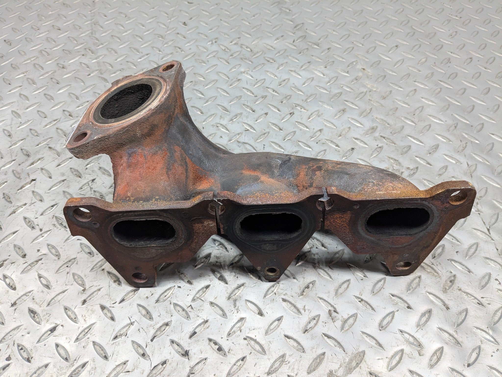 2005 - 2007 OEM CADILLAC CTS 2.8L RIGHT PASSENGER SIDE EXHAUST MANIFOLD