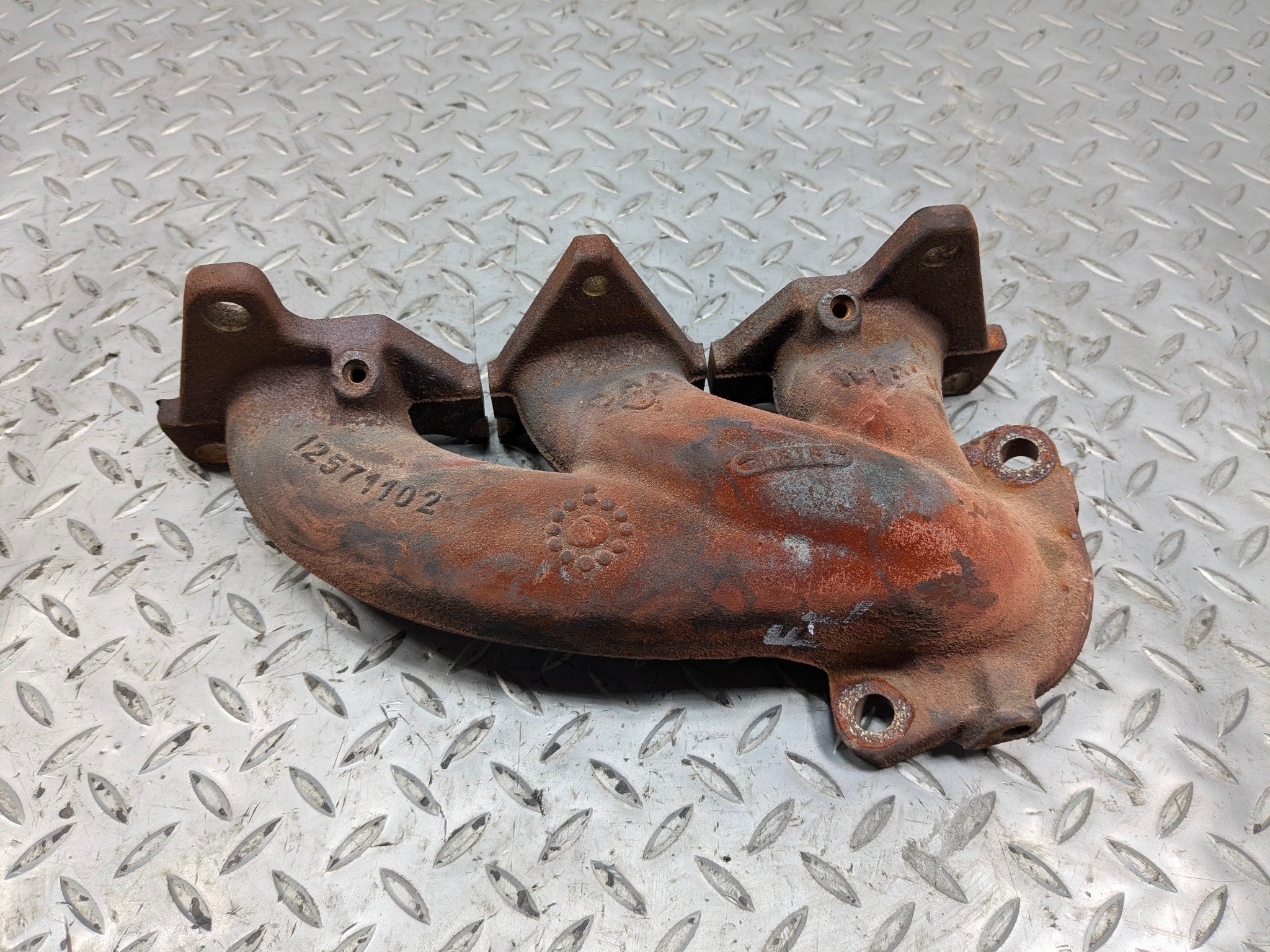 2005 - 2007 OEM CADILLAC CTS 2.8L LEFT DRIVER SIDE EXHAUST MANIFOLD