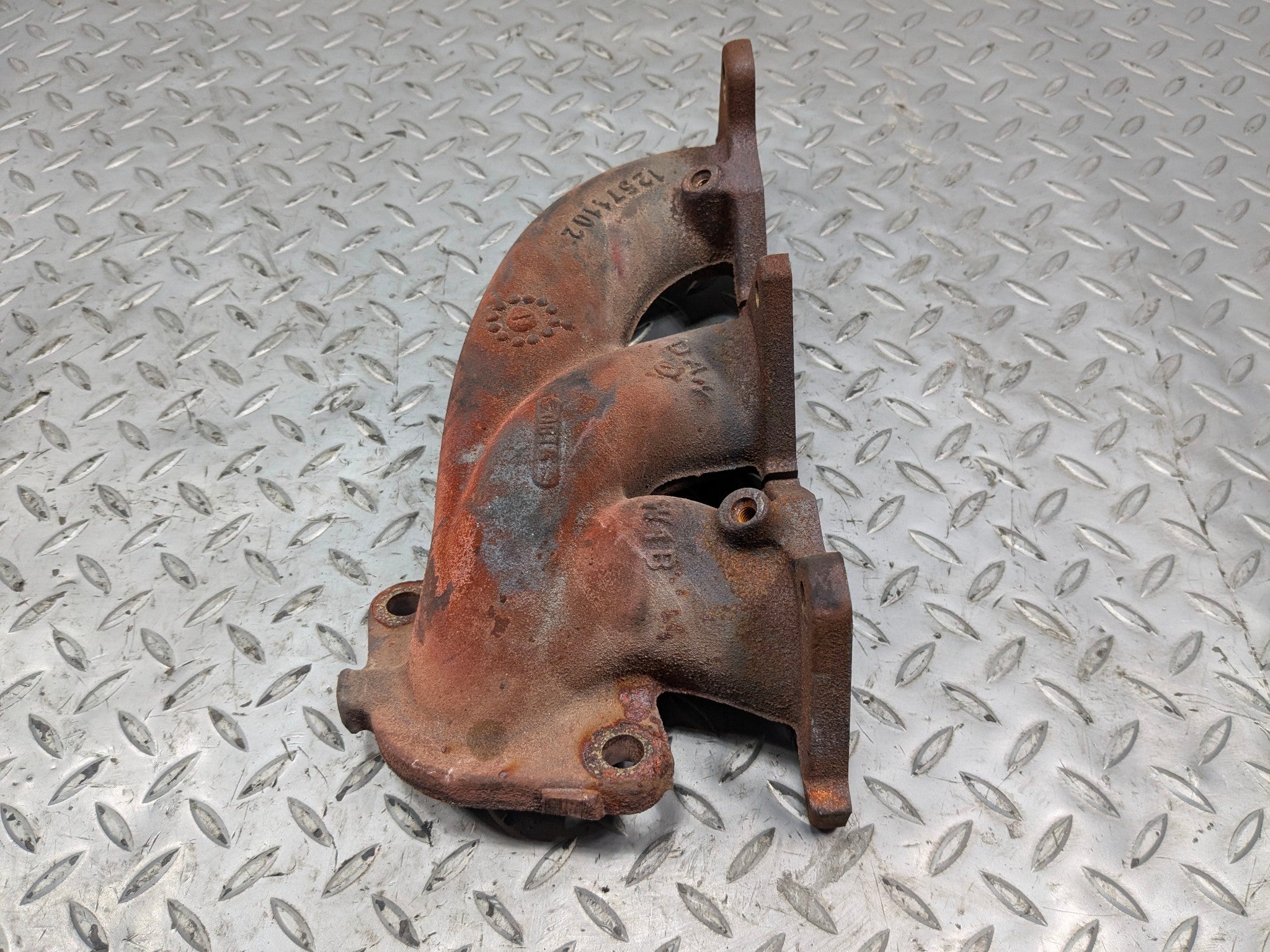 2005 - 2007 OEM CADILLAC CTS 2.8L LEFT DRIVER SIDE EXHAUST MANIFOLD
