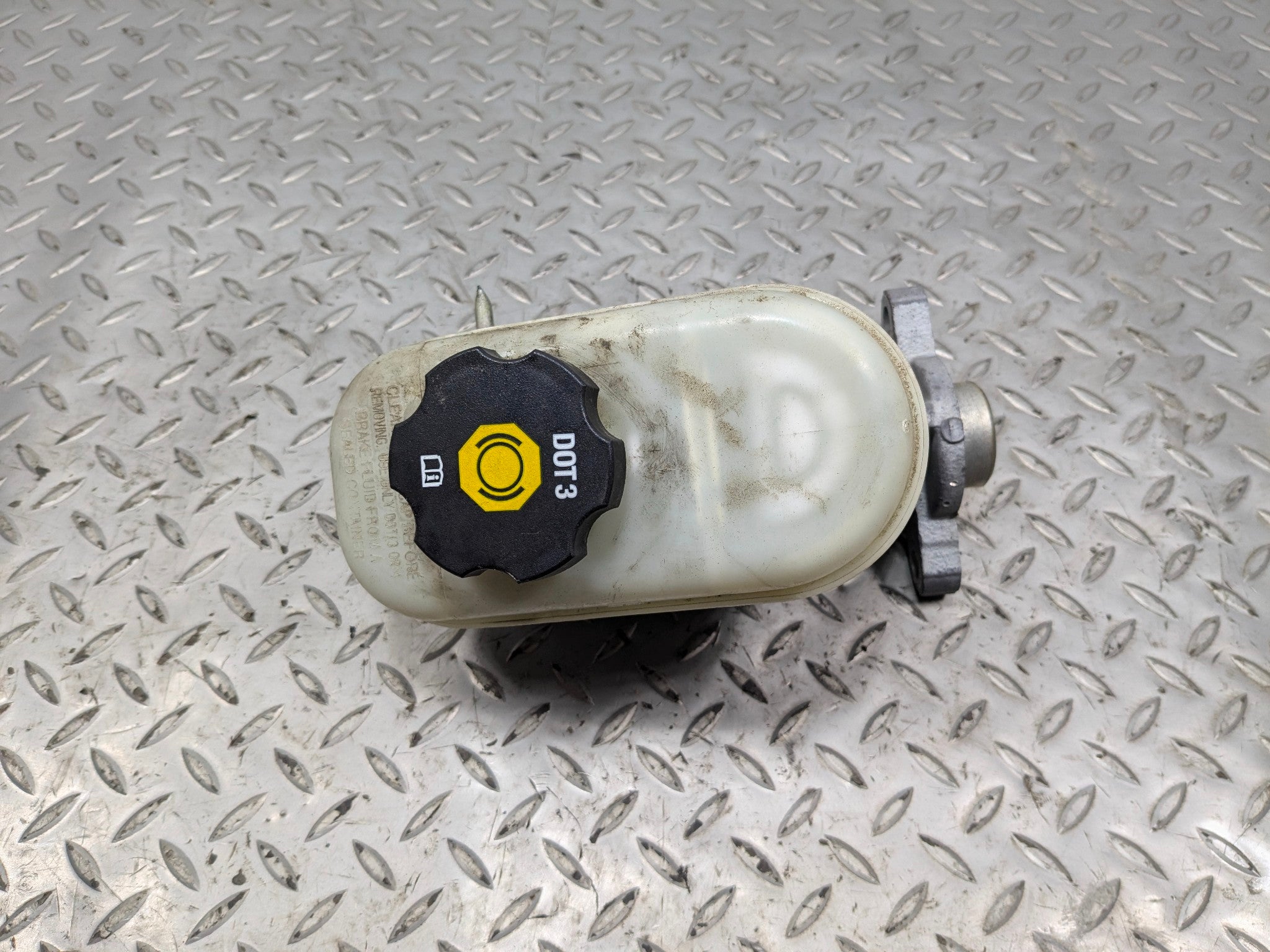 2005 - 2007 OEM CADILLAC CTS BRAKE MASTER CYLINDER WITH RESERVOIR ASSEMBLY