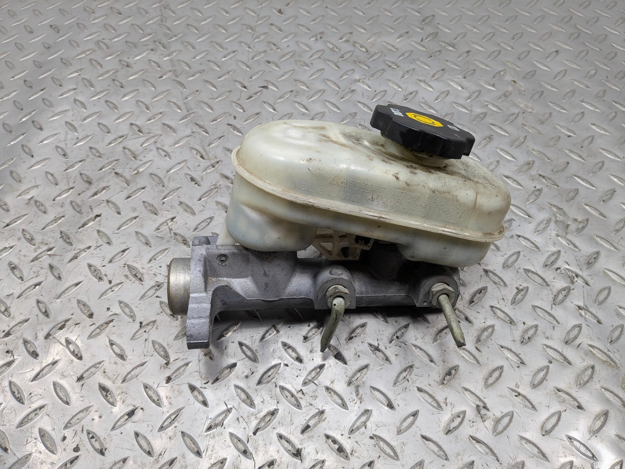 2005 - 2007 OEM CADILLAC CTS BRAKE MASTER CYLINDER WITH RESERVOIR ASSEMBLY