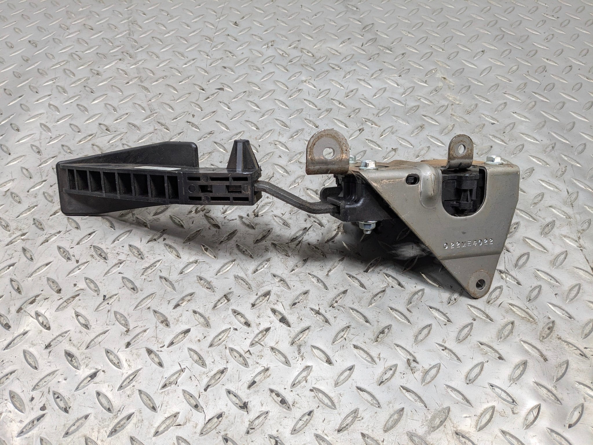 2005 - 2007 OEM CADILLAC CTS GAS THROTTLE ACCELERATOR PEDAL WITH SENSOR ASSEMBLY