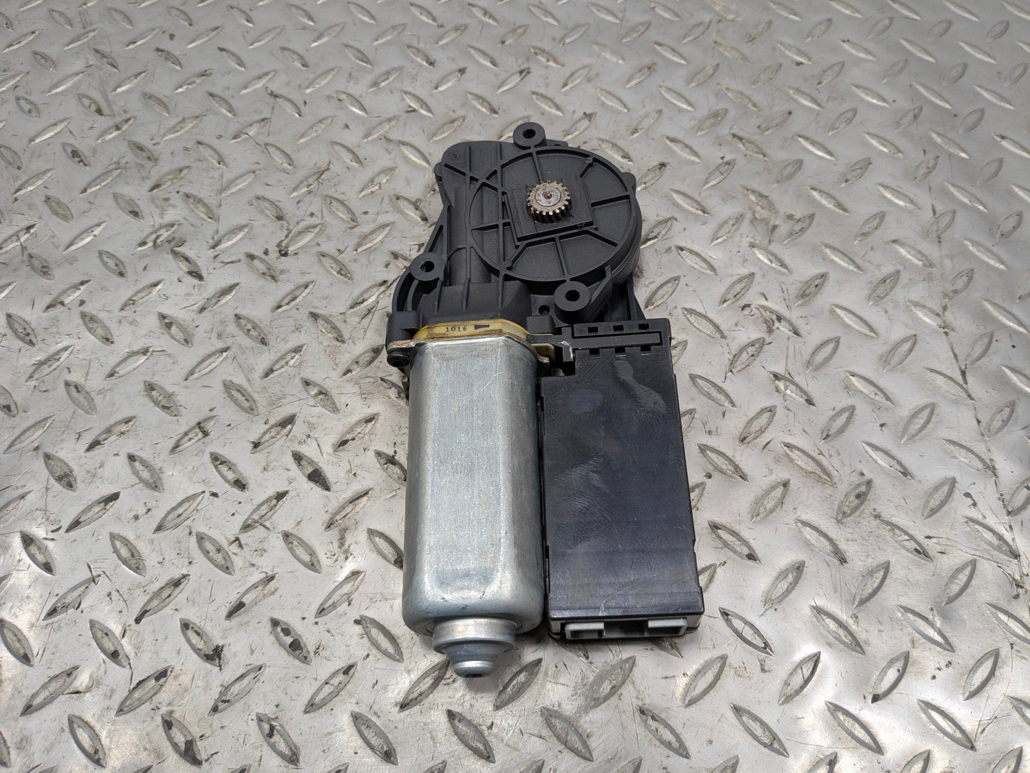 2005 - 2007 OEM CADILLAC CTS UPPER OVERHEAD SUNROOF MOON ROOF CONTROL MOTOR
