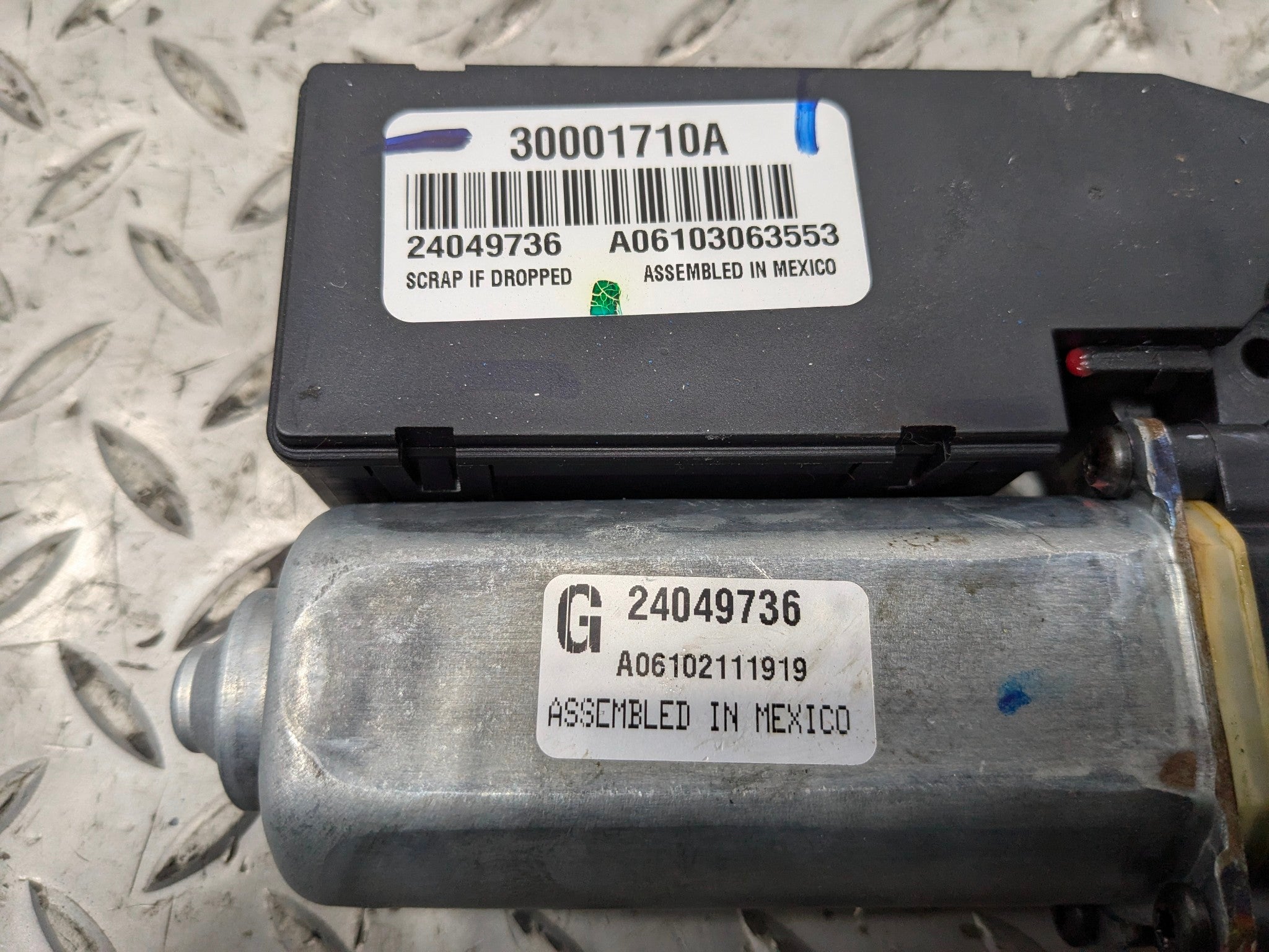 2005 - 2007 OEM CADILLAC CTS UPPER OVERHEAD SUNROOF MOON ROOF CONTROL MOTOR