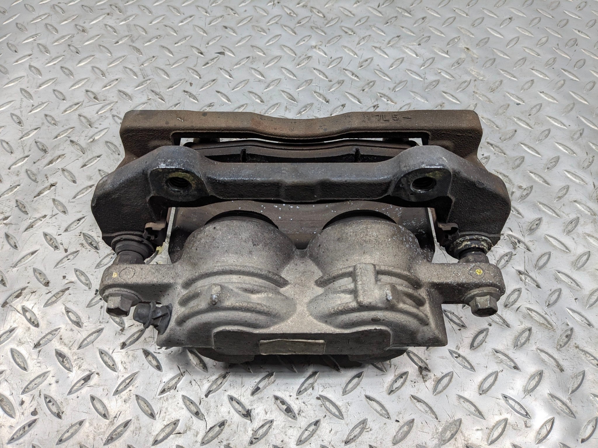 2005 - 2007 OEM CADILLAC CTS FRONT LEFT DRIVER SIDE BRAKE CALIPER ASSEMBLY