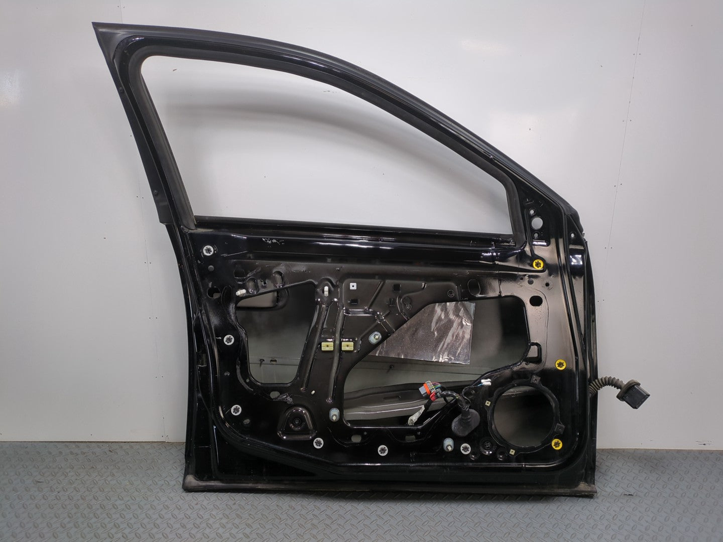 2005 - 2007 OEM CADILLAC CTS FRONT LEFT DRIVER SIDE DOOR SHELL PANEL BLACK