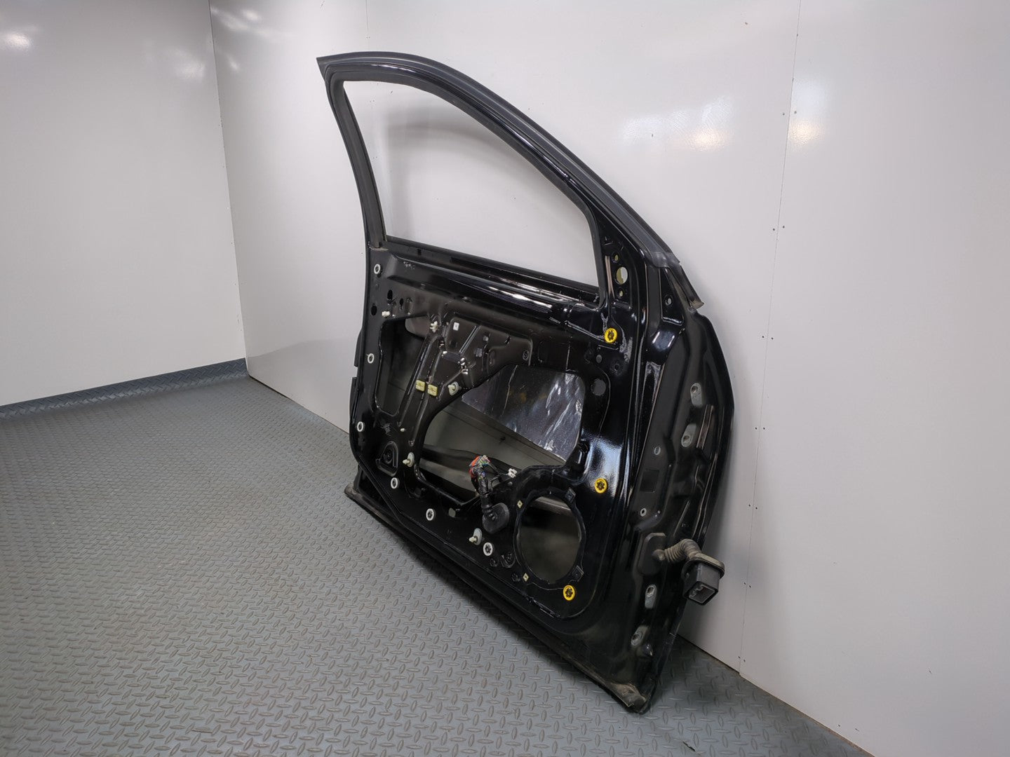2005 - 2007 OEM CADILLAC CTS FRONT LEFT DRIVER SIDE DOOR SHELL PANEL BLACK