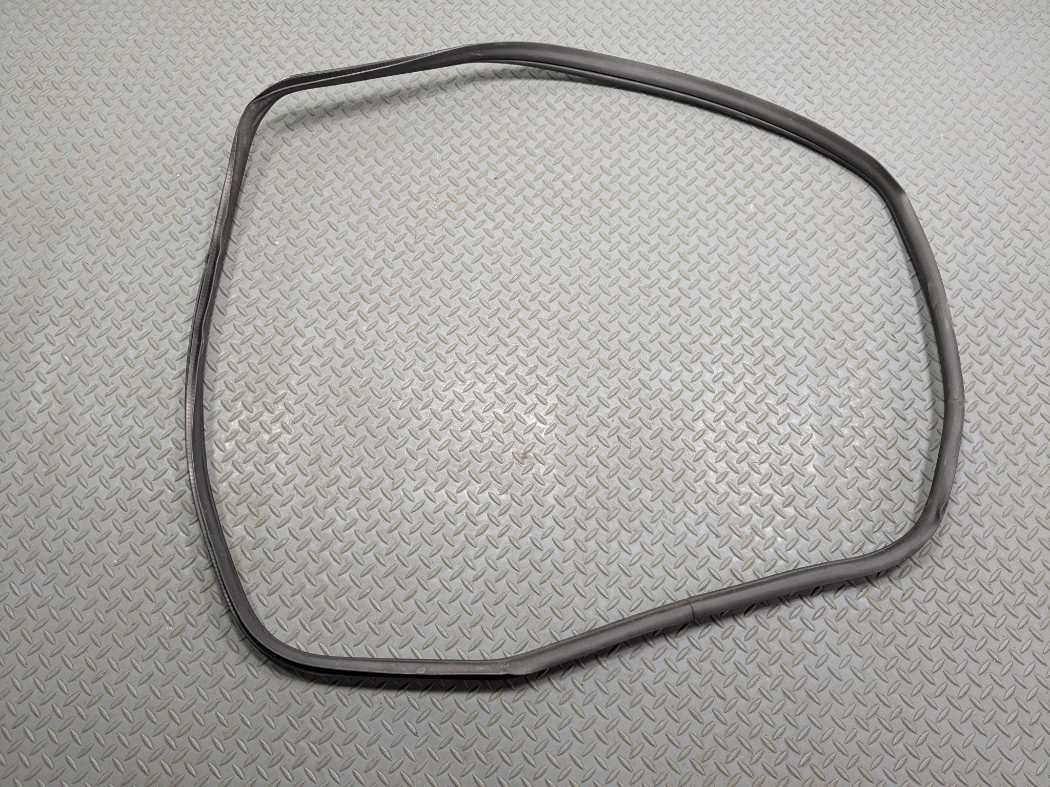 2005 - 2007 OEM CADILLAC CTS FRONT LEFT SIDE DOOR SEAL WEATHER STRIPPING RUBBER