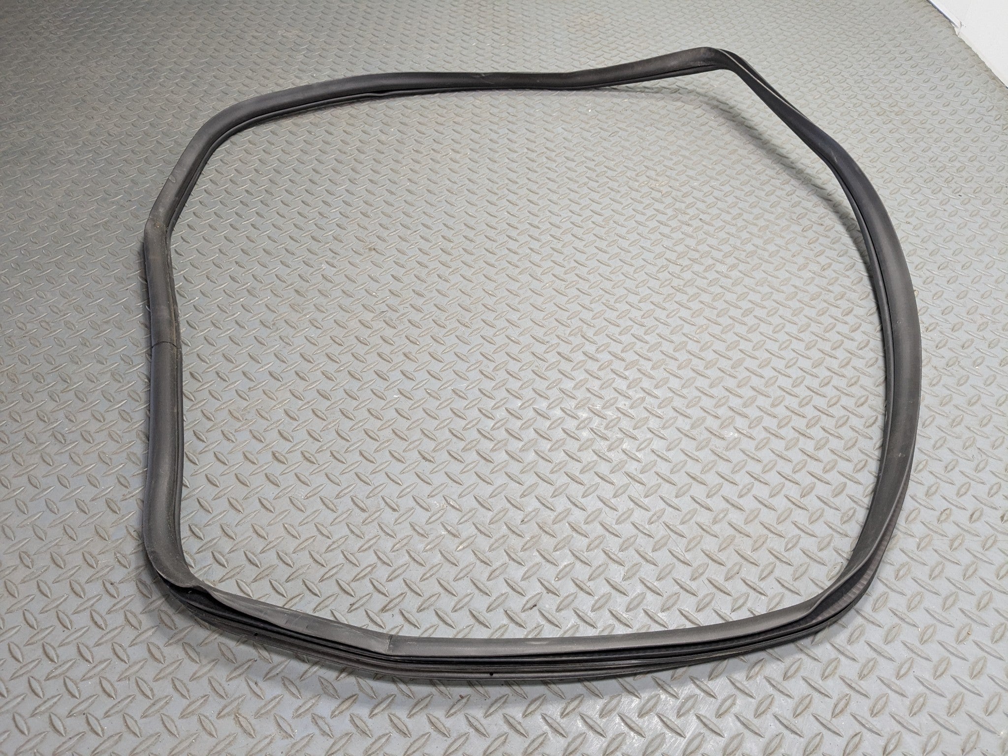2005 - 2007 OEM CADILLAC CTS FRONT LEFT SIDE DOOR SEAL WEATHER STRIPPING RUBBER