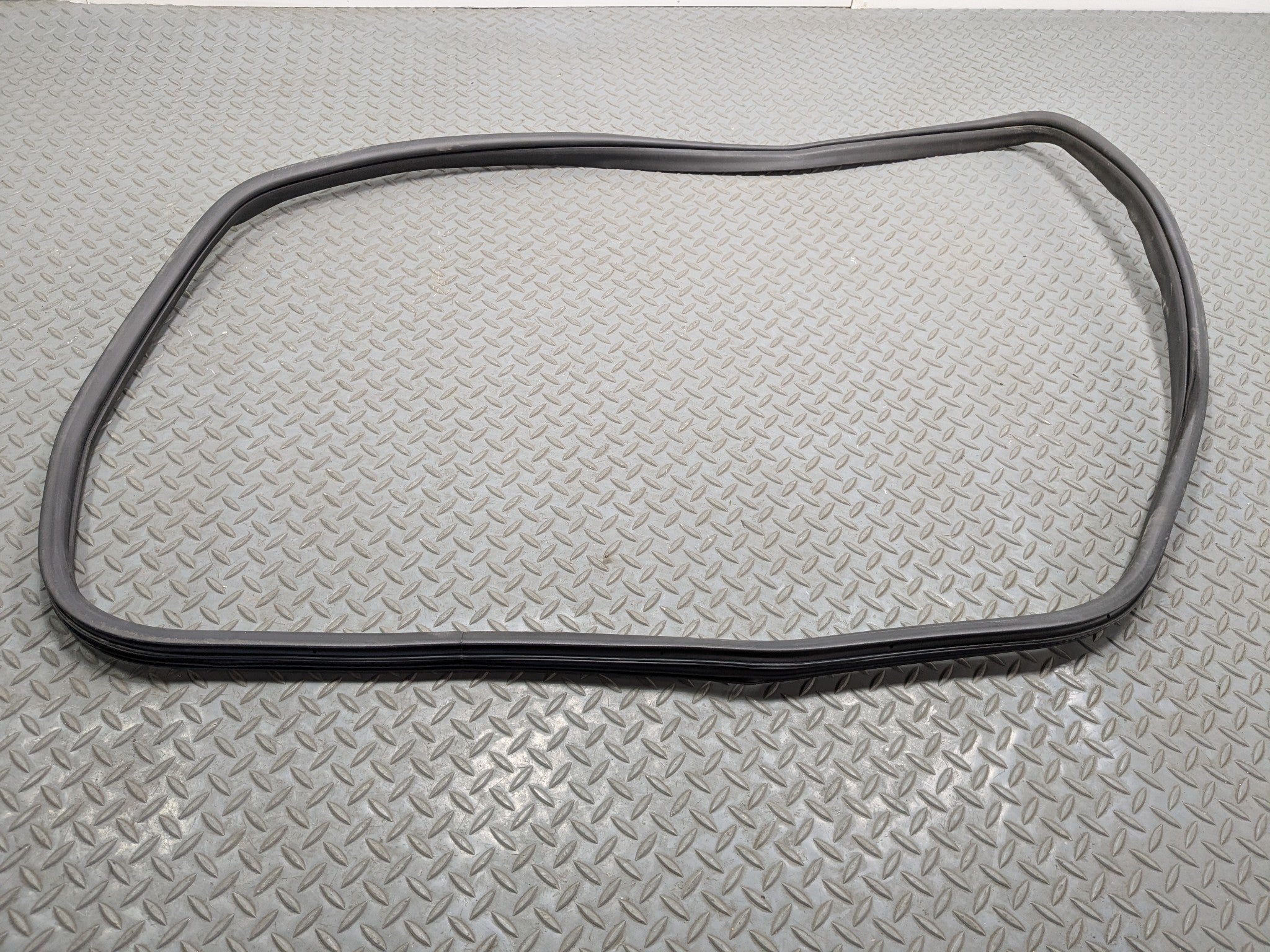 2005 - 2007 OEM CADILLAC CTS FRONT LEFT SIDE DOOR SEAL WEATHER STRIPPING RUBBER