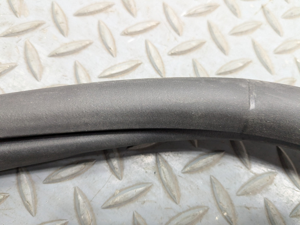 2005 - 2007 OEM CADILLAC CTS FRONT LEFT SIDE DOOR SEAL WEATHER STRIPPING RUBBER