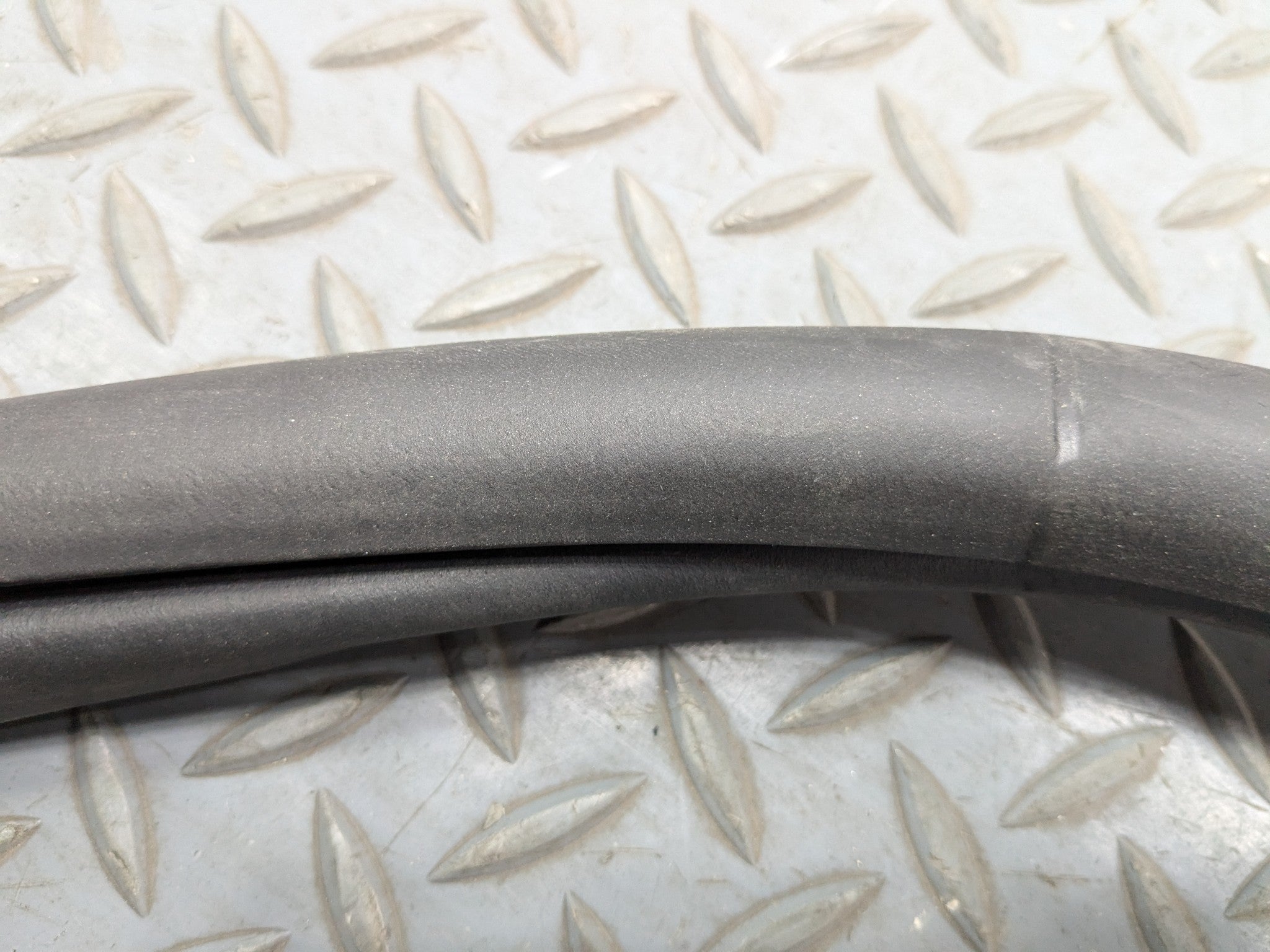 2005 - 2007 OEM CADILLAC CTS FRONT LEFT SIDE DOOR SEAL WEATHER STRIPPING RUBBER