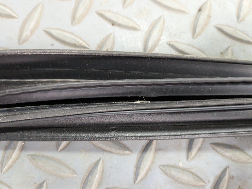 2005 - 2007 OEM CADILLAC CTS FRONT LEFT SIDE DOOR SEAL WEATHER STRIPPING RUBBER