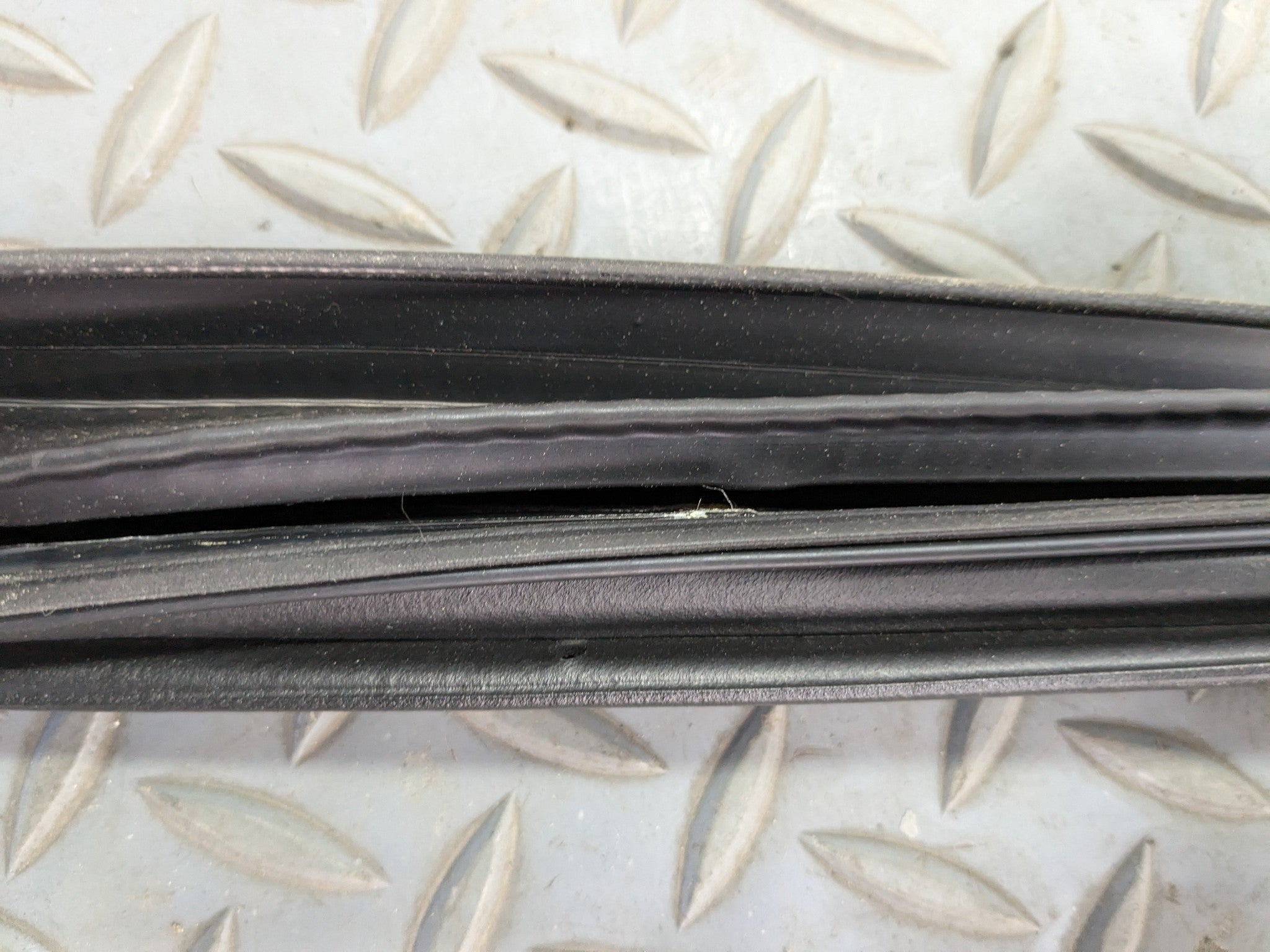 2005 - 2007 OEM CADILLAC CTS FRONT LEFT SIDE DOOR SEAL WEATHER STRIPPING RUBBER