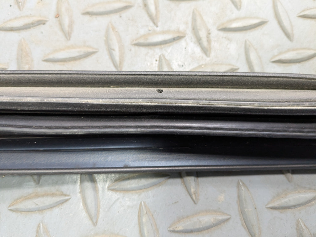 2005 - 2007 OEM CADILLAC CTS REAR LEFT SIDE DOOR SEAL WEATHER STRIPPING RUBBER