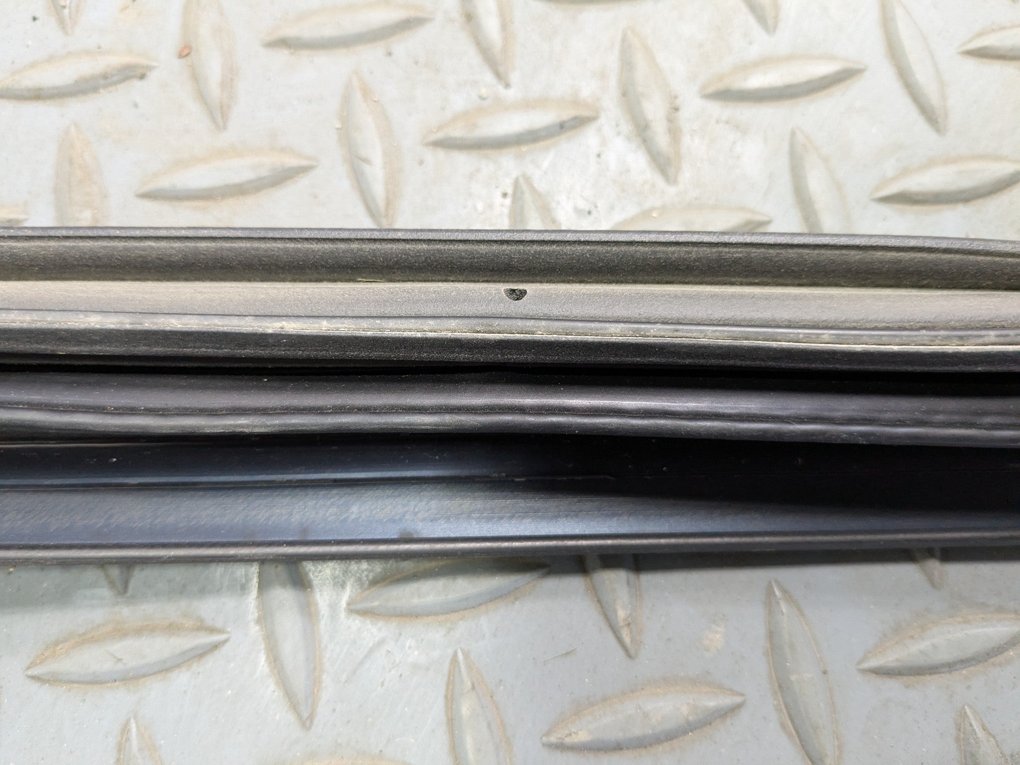 2005 - 2007 OEM CADILLAC CTS REAR LEFT SIDE DOOR SEAL WEATHER STRIPPING RUBBER