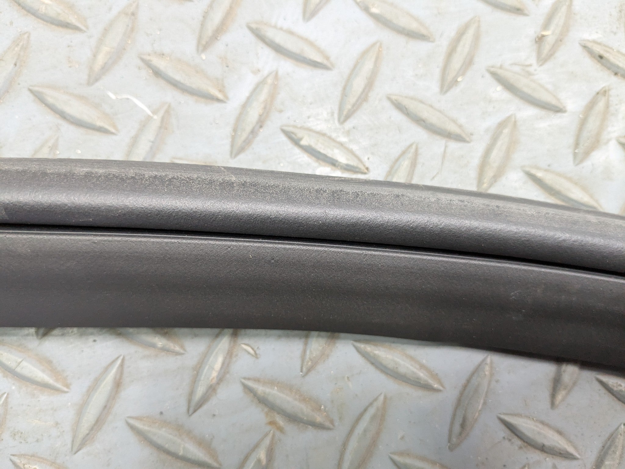2005 - 2007 OEM CADILLAC CTS REAR RIGHT SIDE DOOR SEAL WEATHER STRIPPING RUBBER