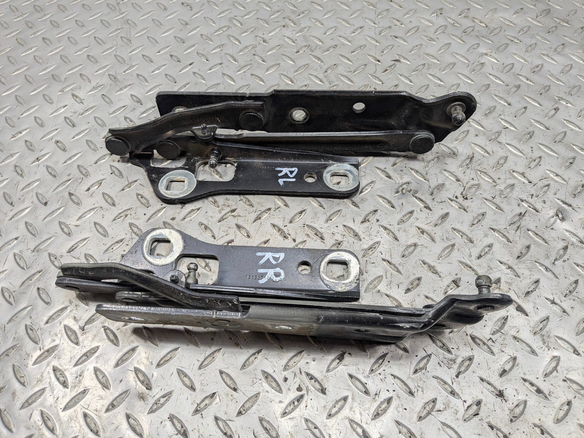 2005 - 2007 OEM CADILLAC CTS REAR LEFT AND RIGHT SIDE TRUNK LID GATE HINGES SET