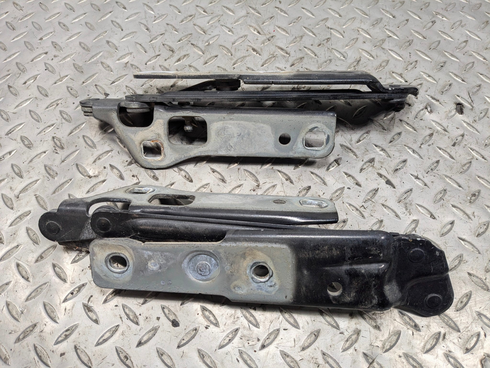 2005 - 2007 OEM CADILLAC CTS REAR LEFT AND RIGHT SIDE TRUNK LID GATE HINGES SET