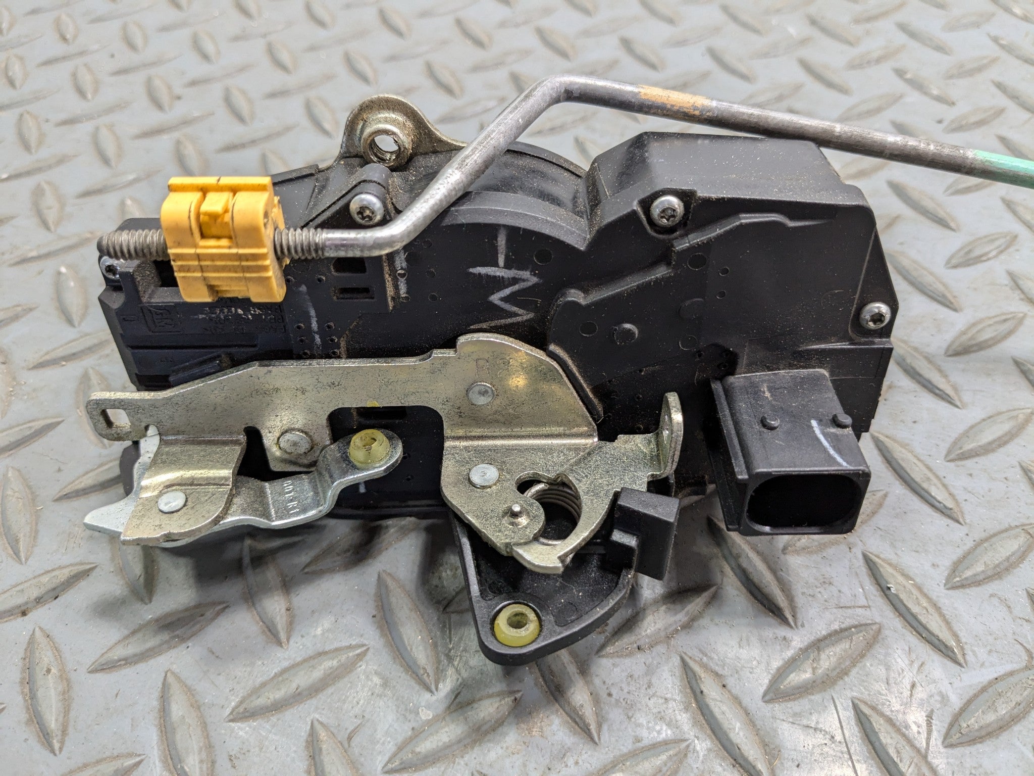 2005 - 2007 OEM CADILLAC CTS FRONT RIGHT PASSENGER SIDE DOOR LATCH LOCK ACTUATOR