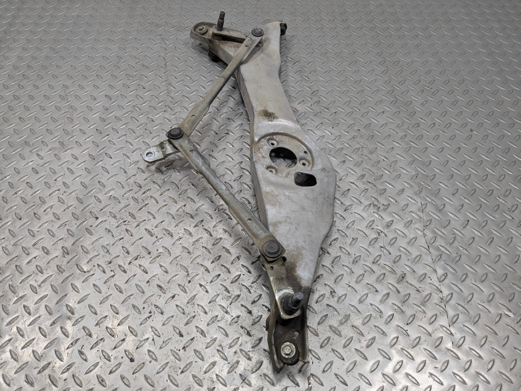 2005 - 2007 OEM CADILLAC CTS FRONT WINDSHIELD WIPER TRANSMISSION LINKAGE