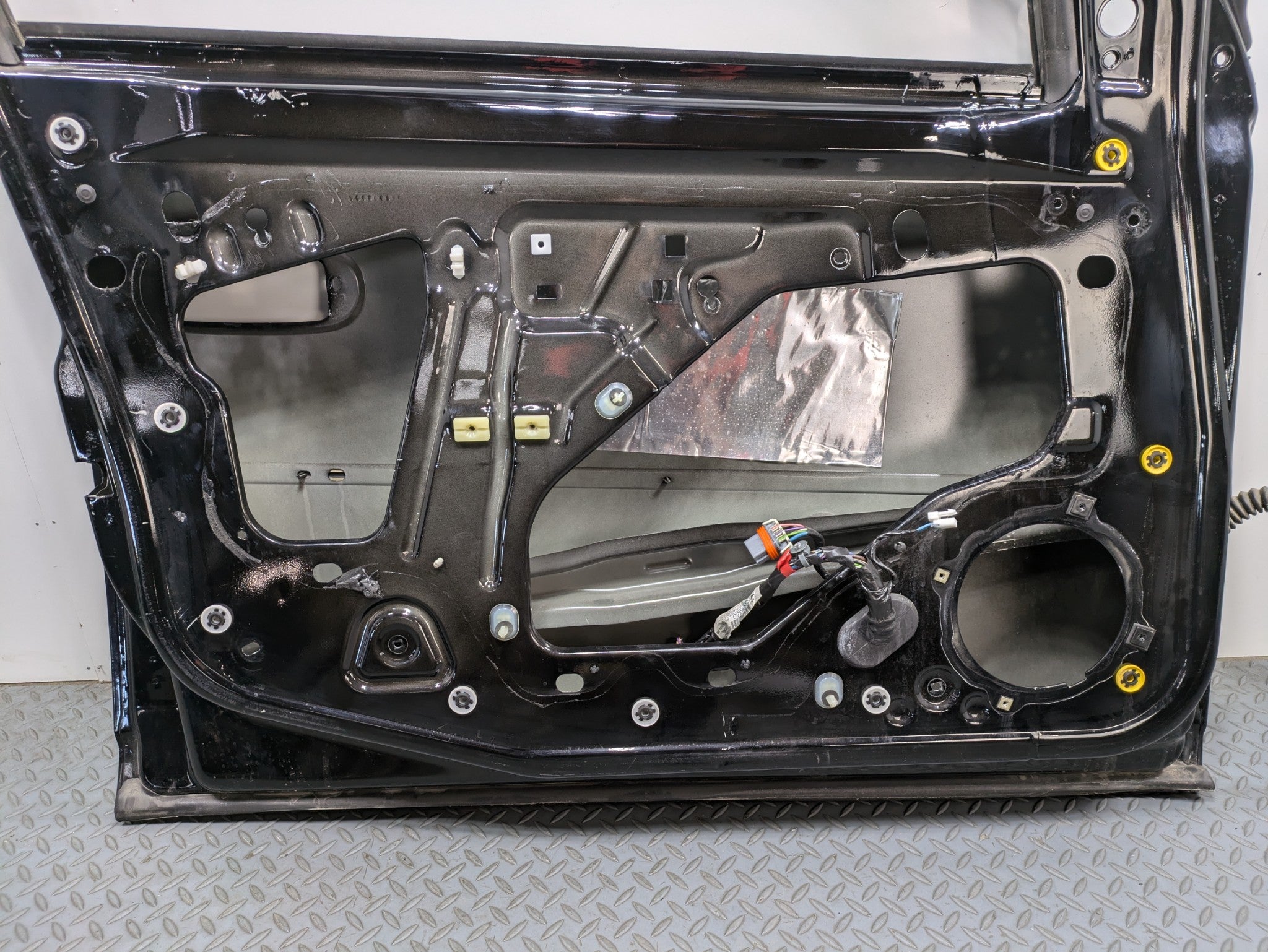 2005 - 2007 OEM CADILLAC CTS FRONT LEFT DRIVER SIDE DOOR SHELL PANEL BLACK