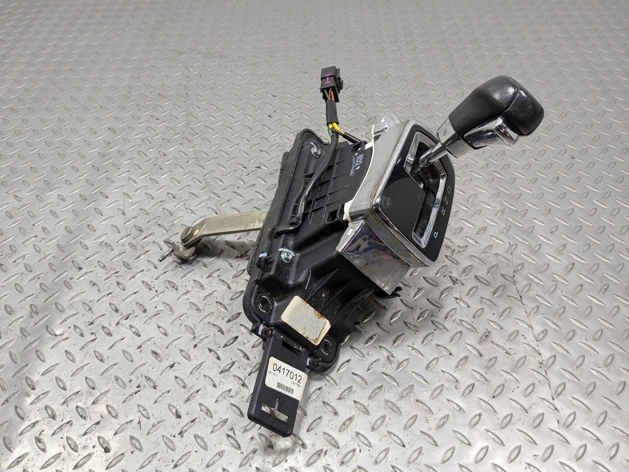 2005 - 2007 OEM CADILLAC CTS AUTOMATIC TRANSMISSION GEAR FLOOR SHIFTER LEVER