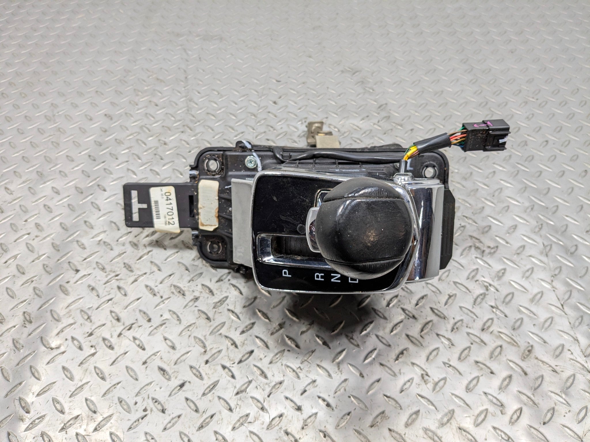2005 - 2007 OEM CADILLAC CTS AUTOMATIC TRANSMISSION GEAR FLOOR SHIFTER LEVER