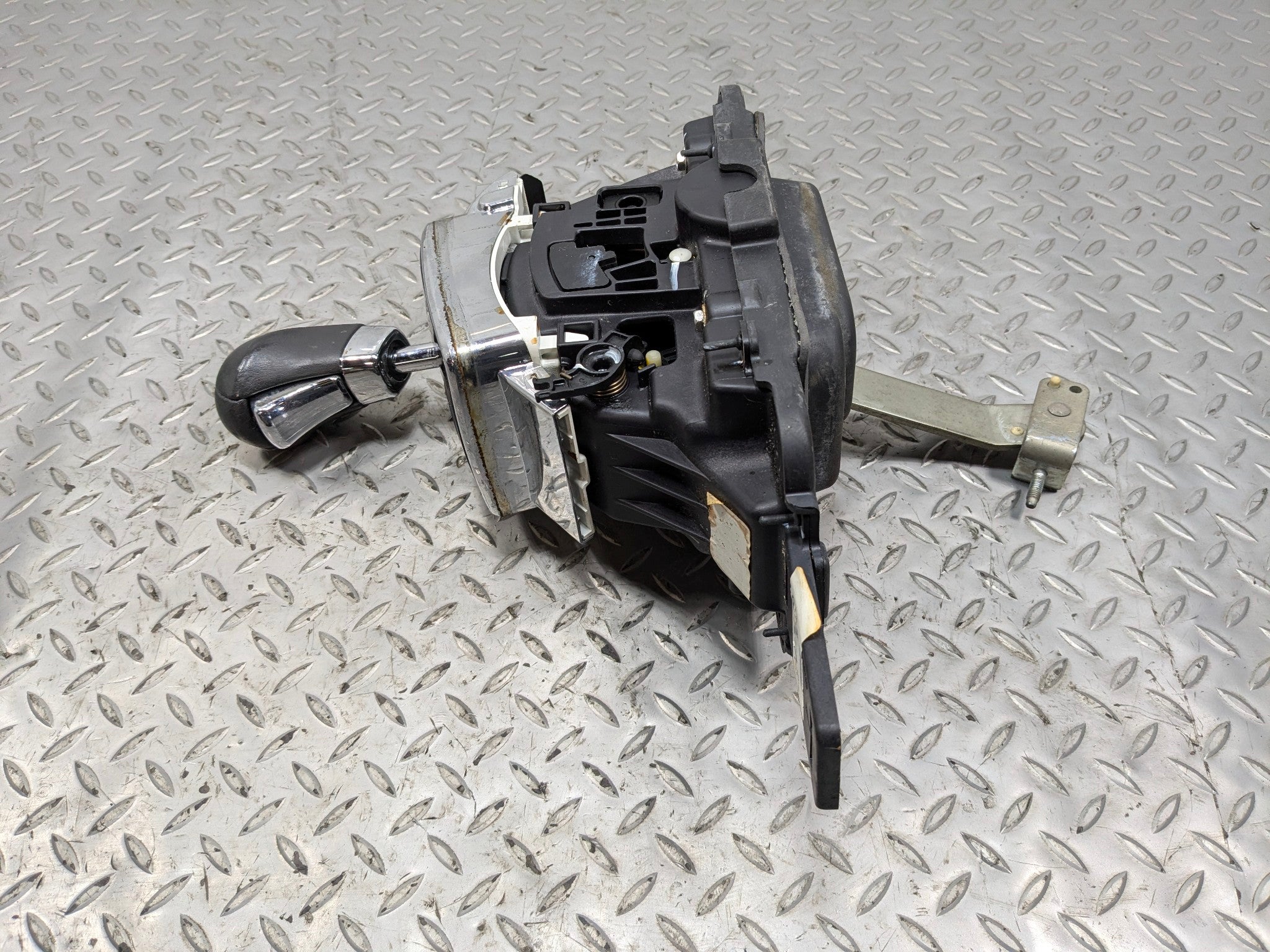 2005 - 2007 OEM CADILLAC CTS AUTOMATIC TRANSMISSION GEAR FLOOR SHIFTER LEVER