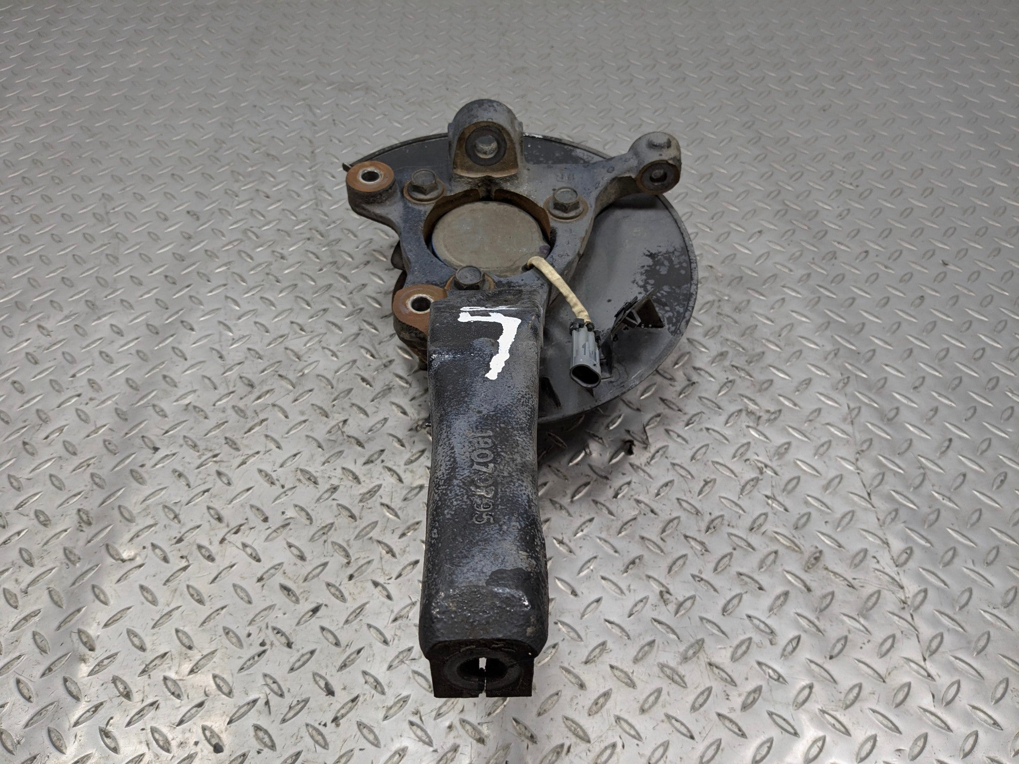2005 - 2007 OEM CADILLAC CTS FRONT RIGHT PASSENGER SIDE SPINDLE KNUCKLE ASSEMBLY